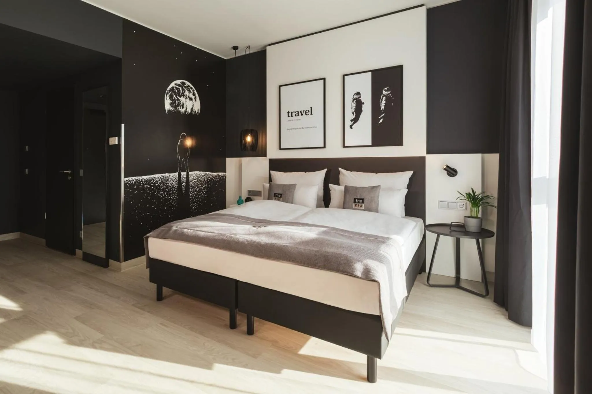 Photo of the whole room, Bed in the niu Star