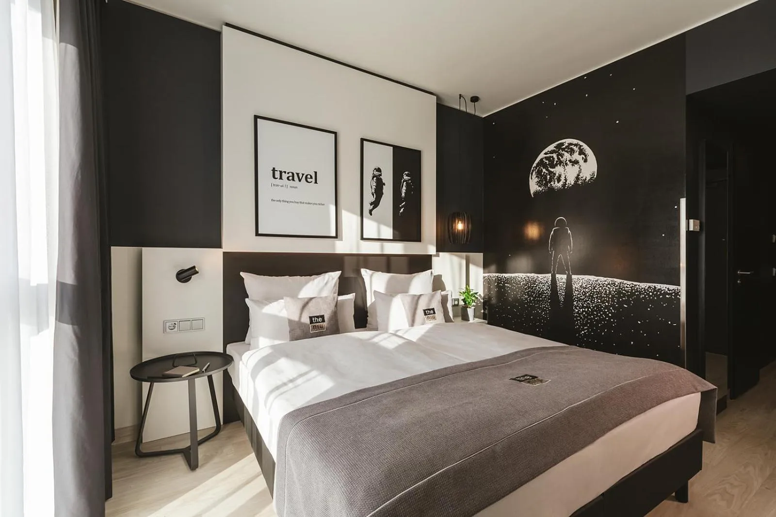 Photo of the whole room, Bed in the niu Star