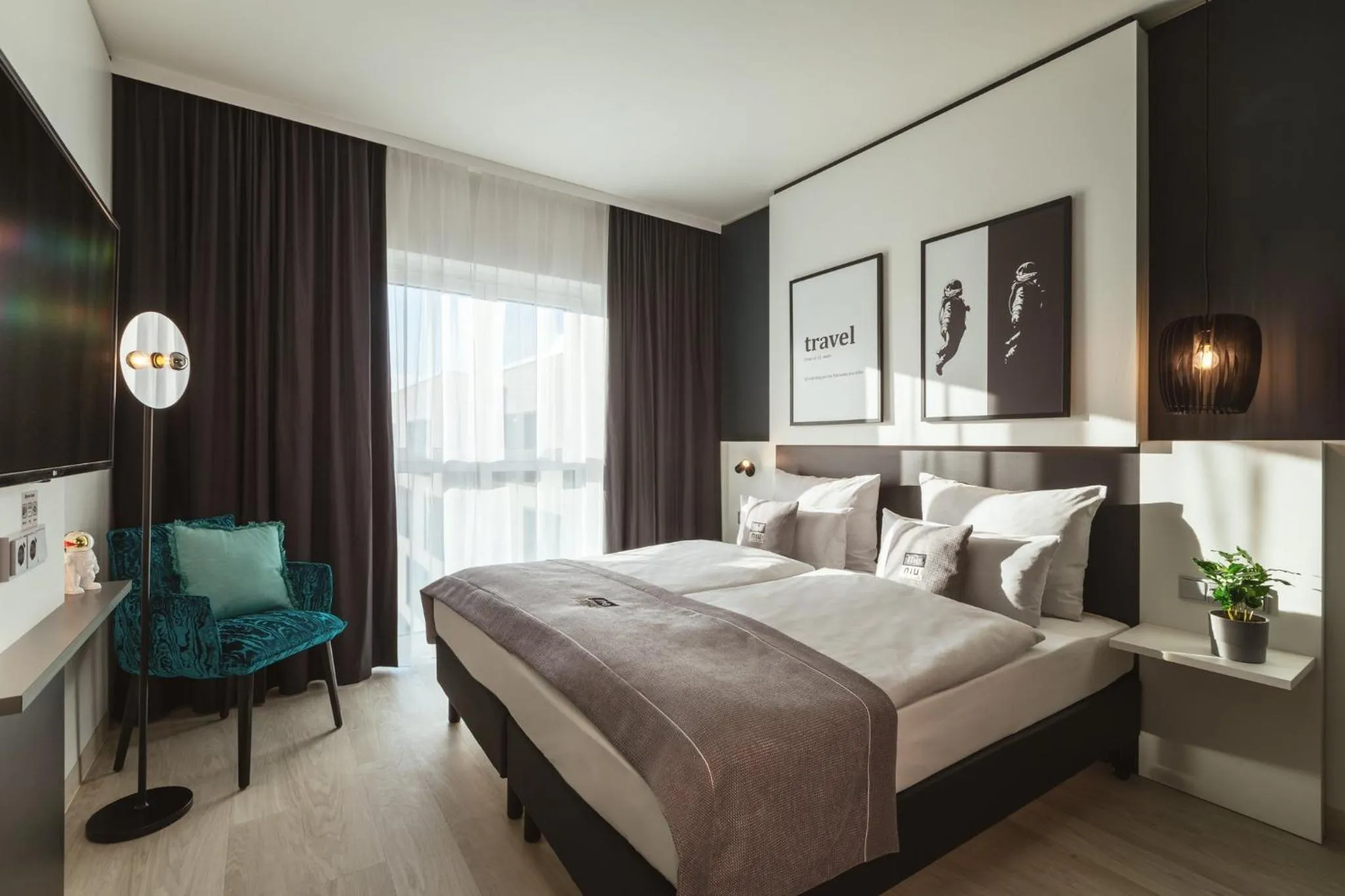 Photo of the whole room, Bed in the niu Star