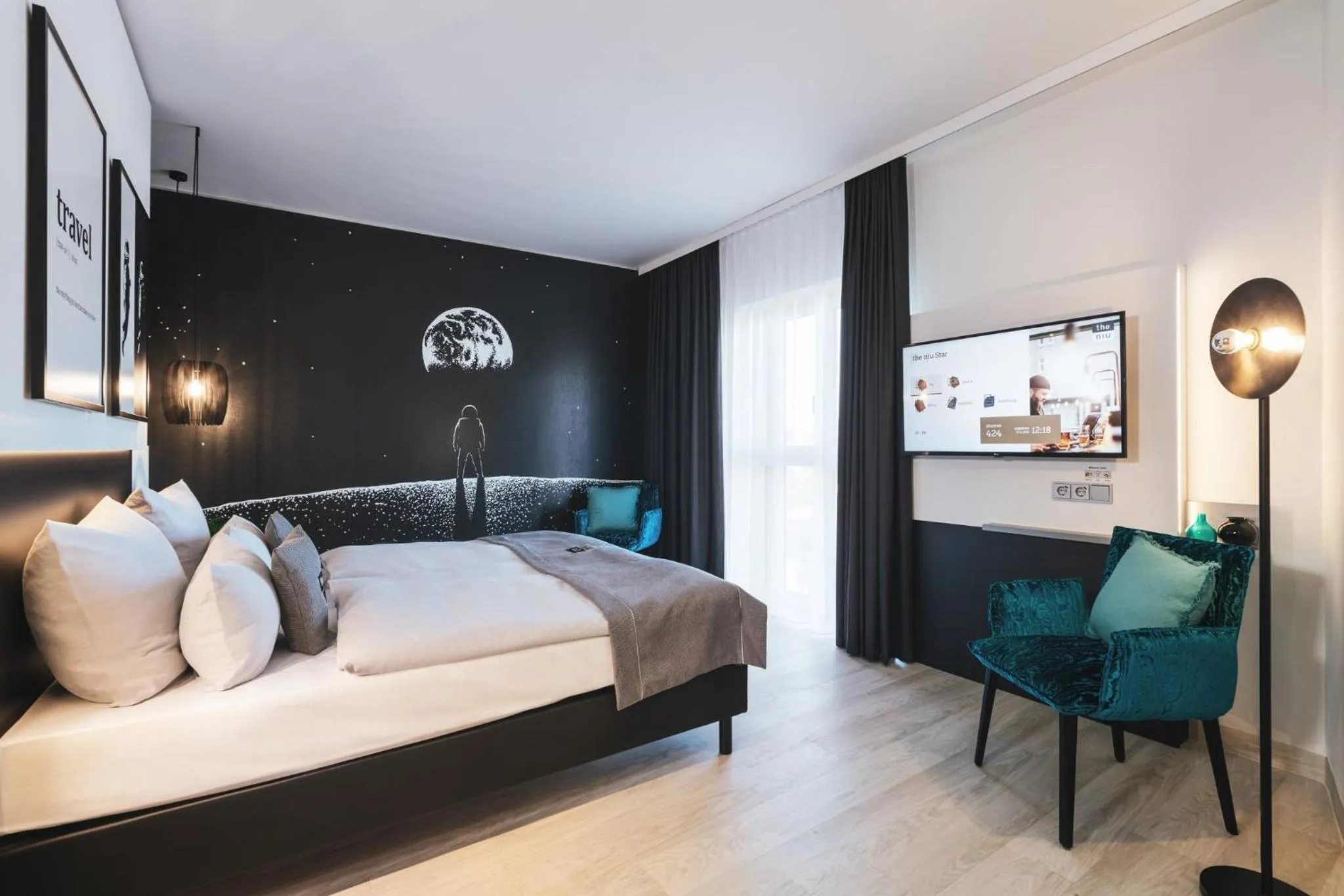 Photo of the whole room, Bed in the niu Star