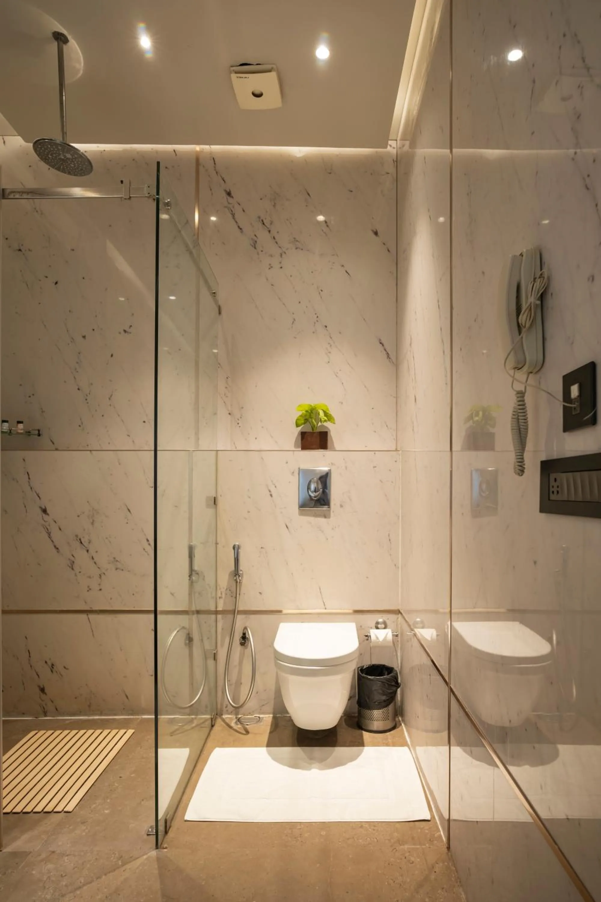 Shower in Udman Hotel Greater Noida