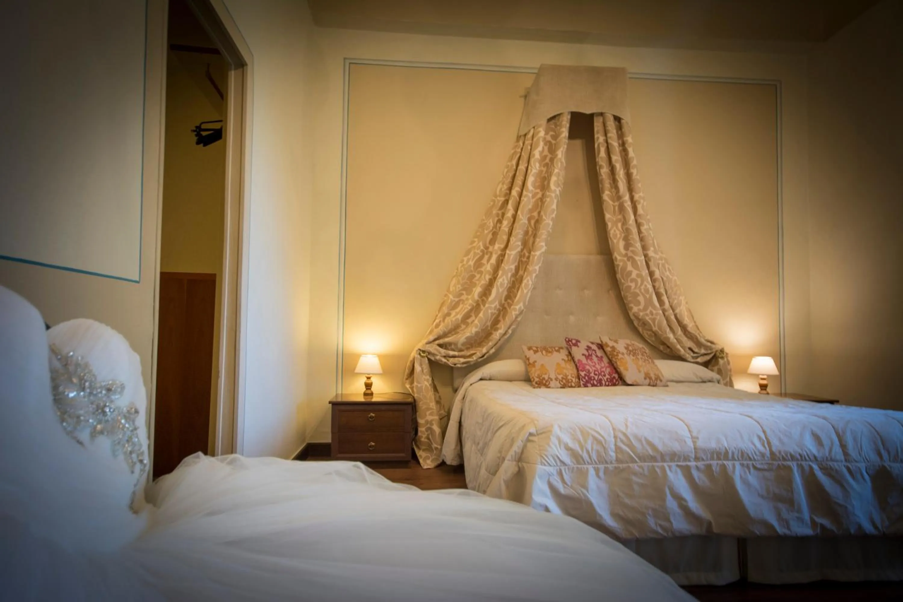 Shower, Bed in B&B Pantaneto - Palazzo Bulgarini