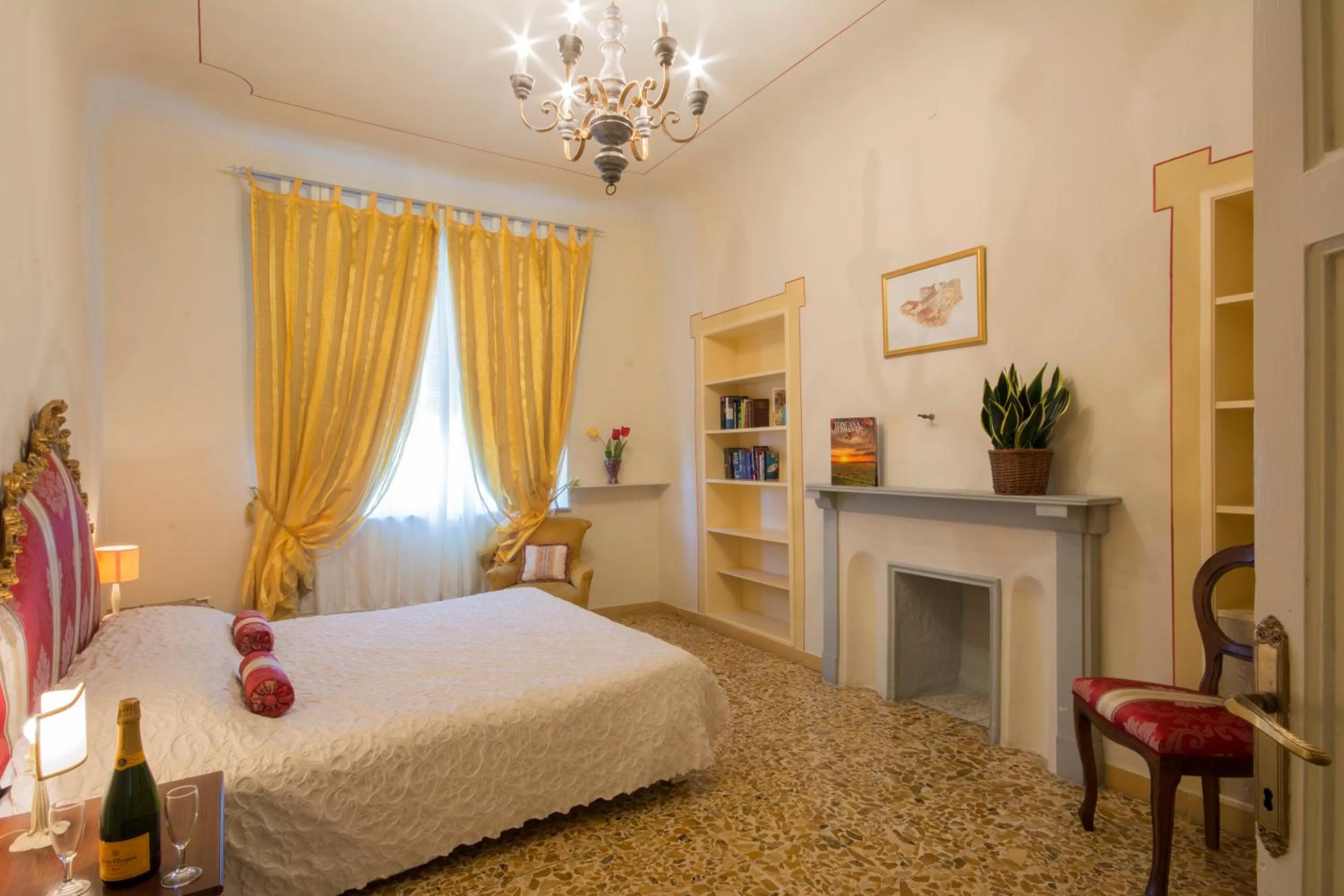 Photo of the whole room, Bed in B&B Pantaneto - Palazzo Bulgarini