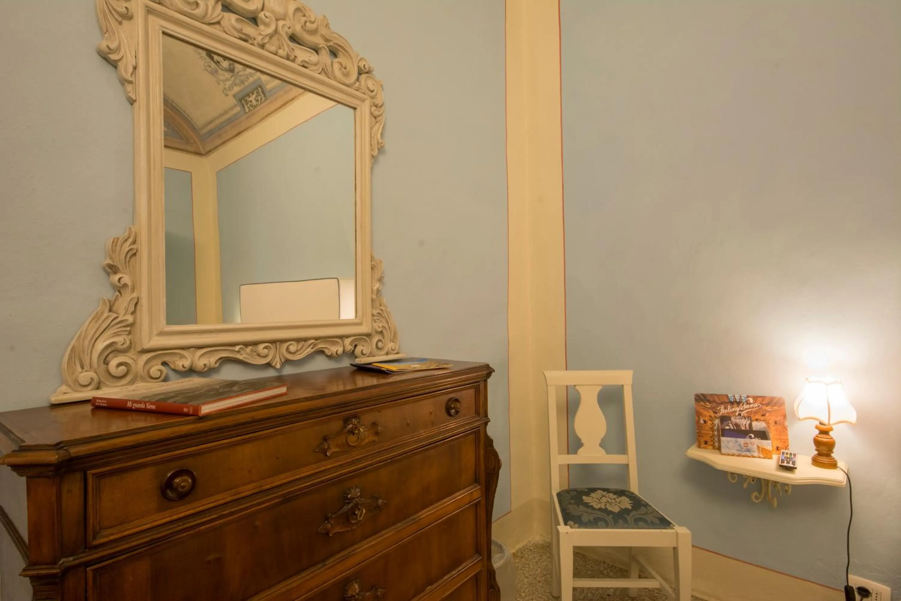 Decorative detail in B&B Pantaneto - Palazzo Bulgarini