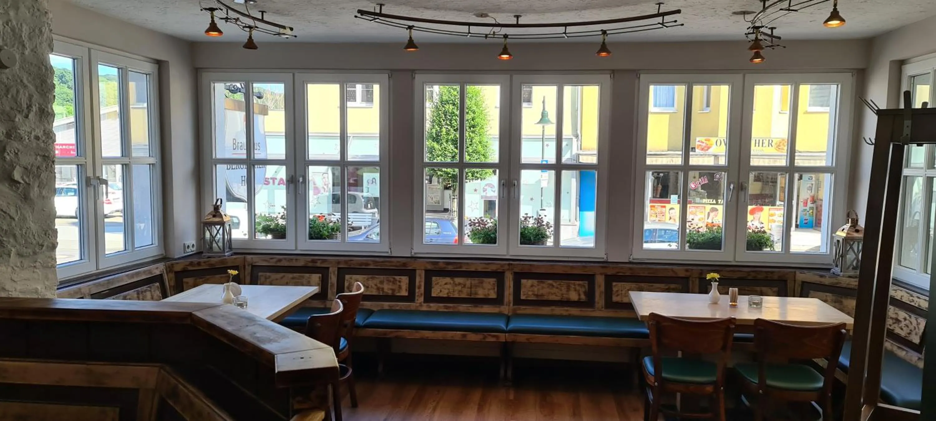 Restaurant/places to eat, Bed in Bergischer Hof