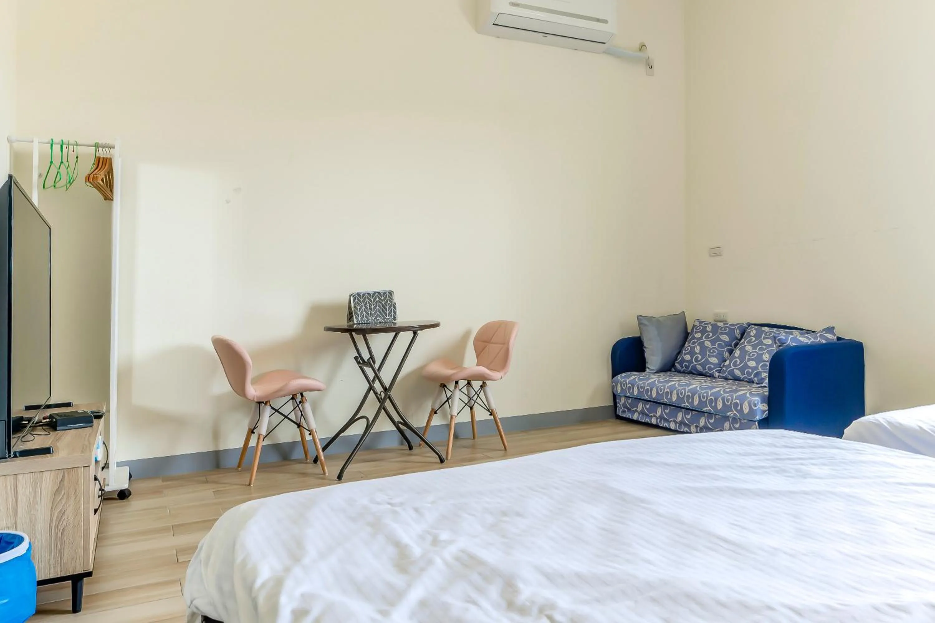 Photo of the whole room in Aleopard