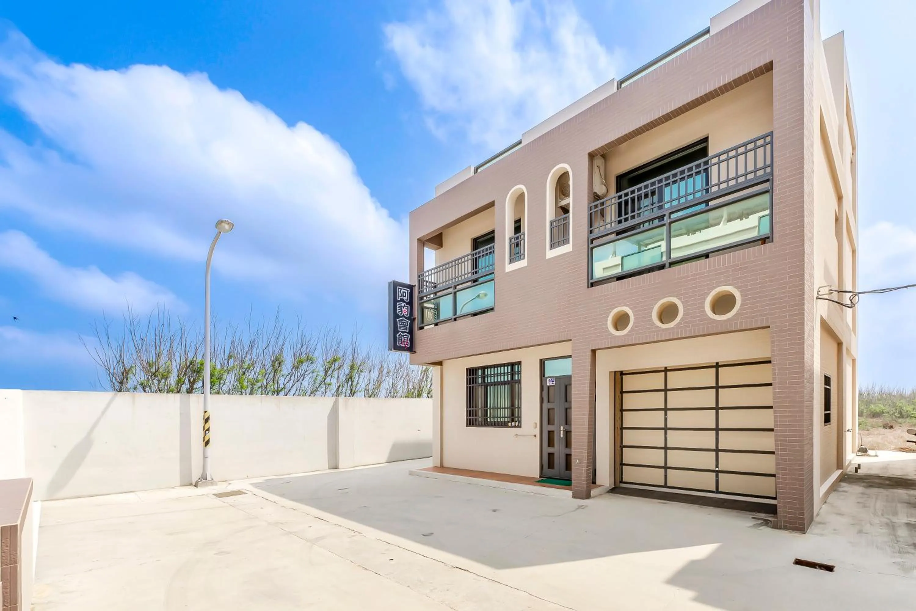 Property building in Aleopard