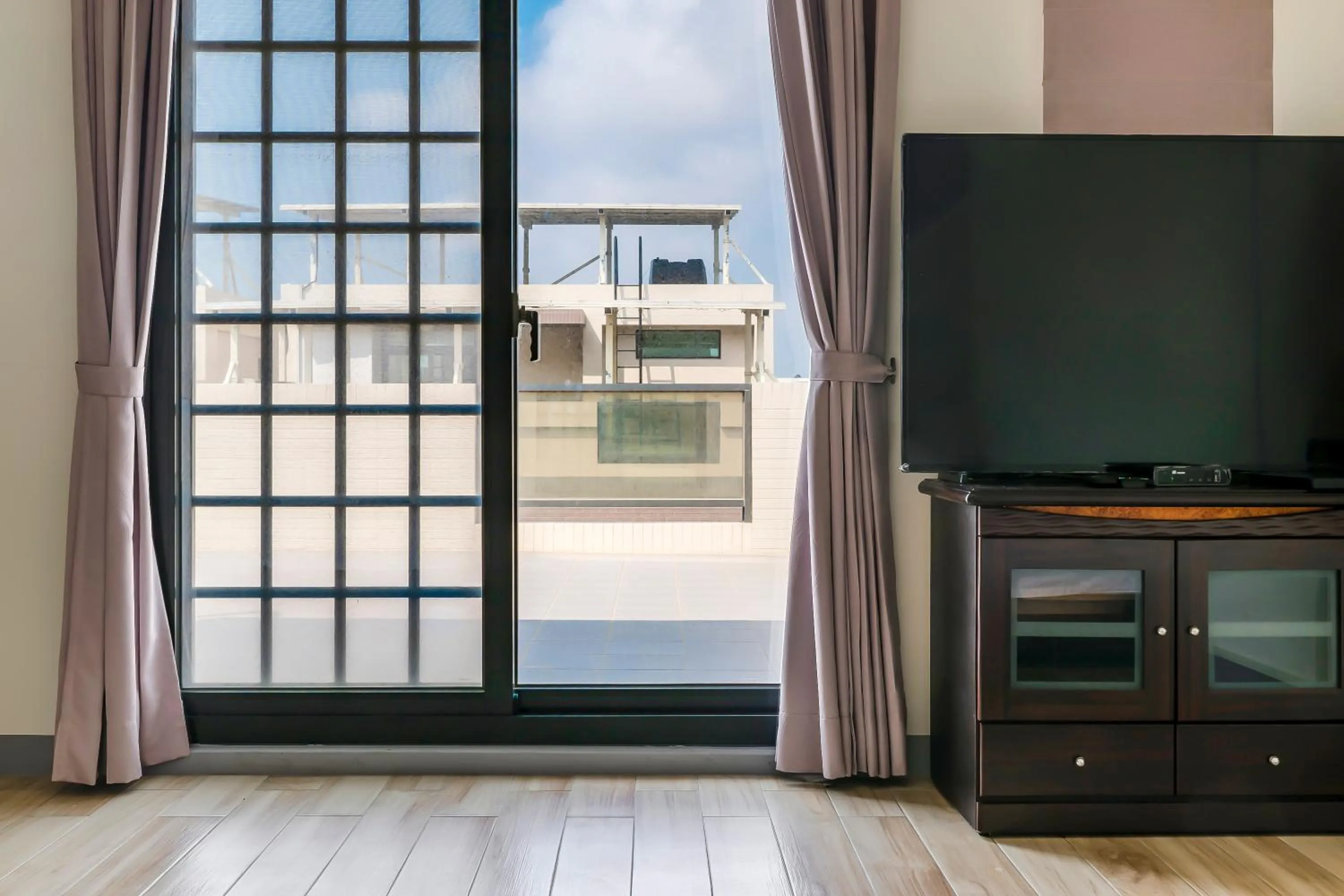 TV and multimedia in Aleopard