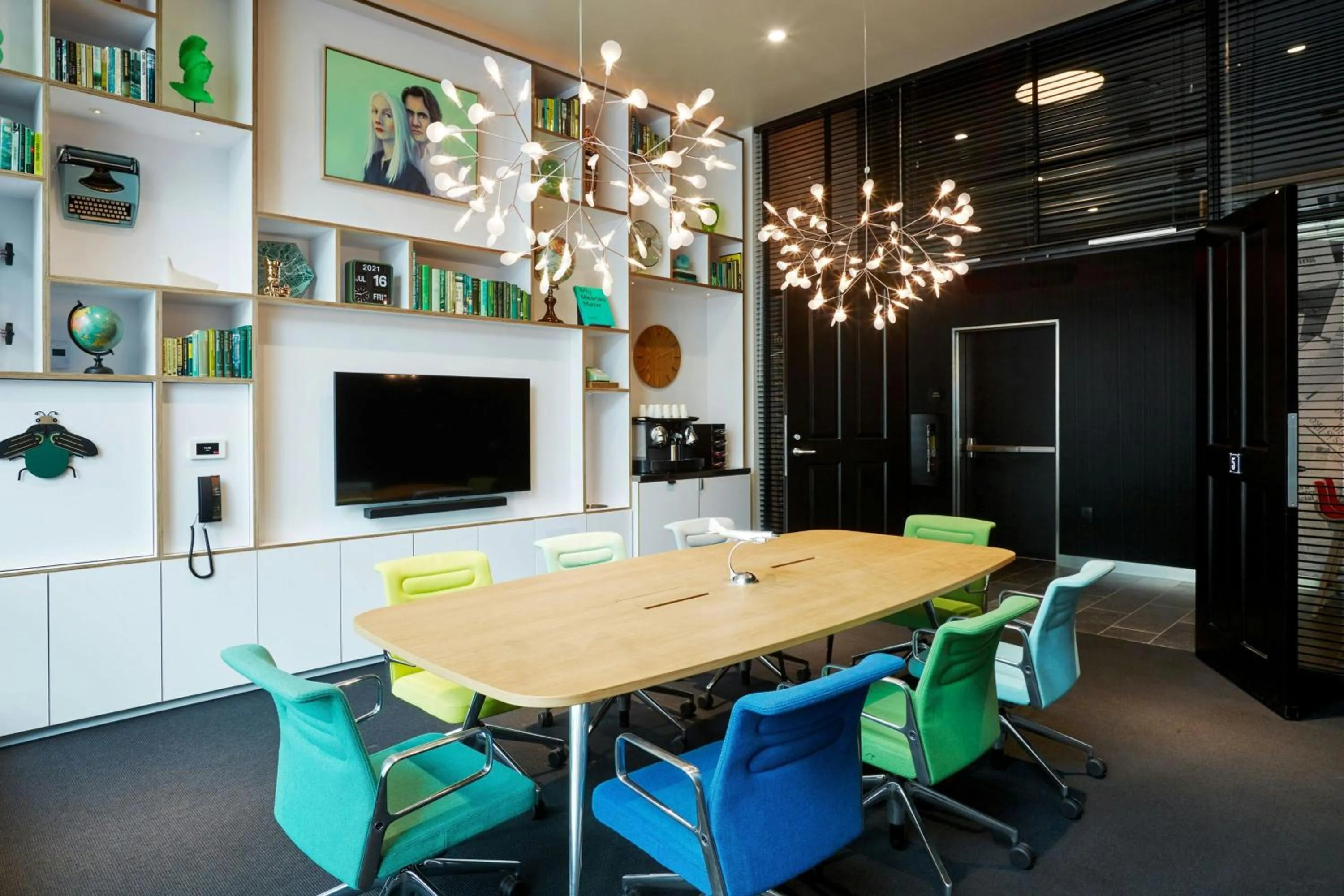 Meeting/conference room in citizenM Los Angeles Downtown