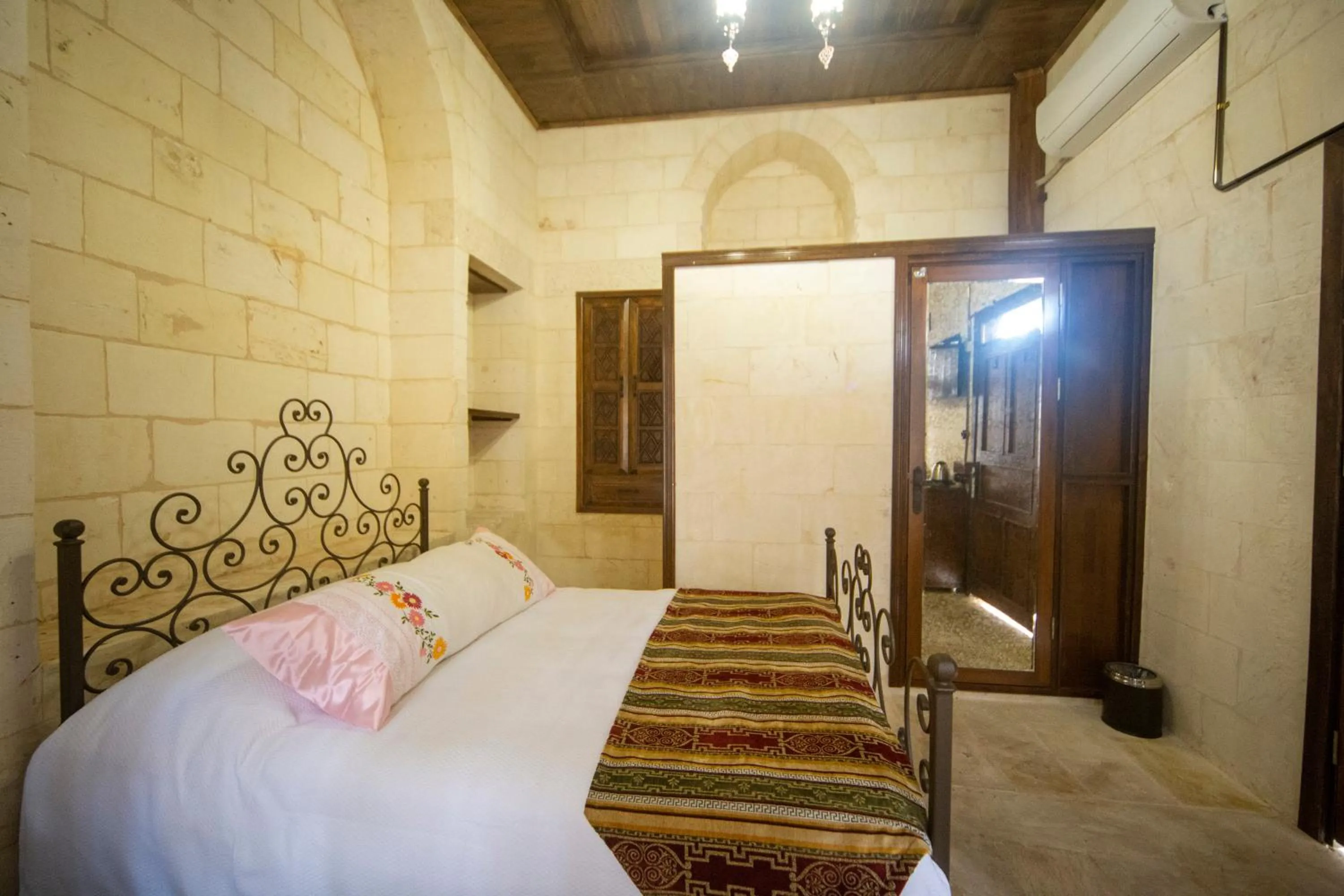 Bed in Hayatlı Konak