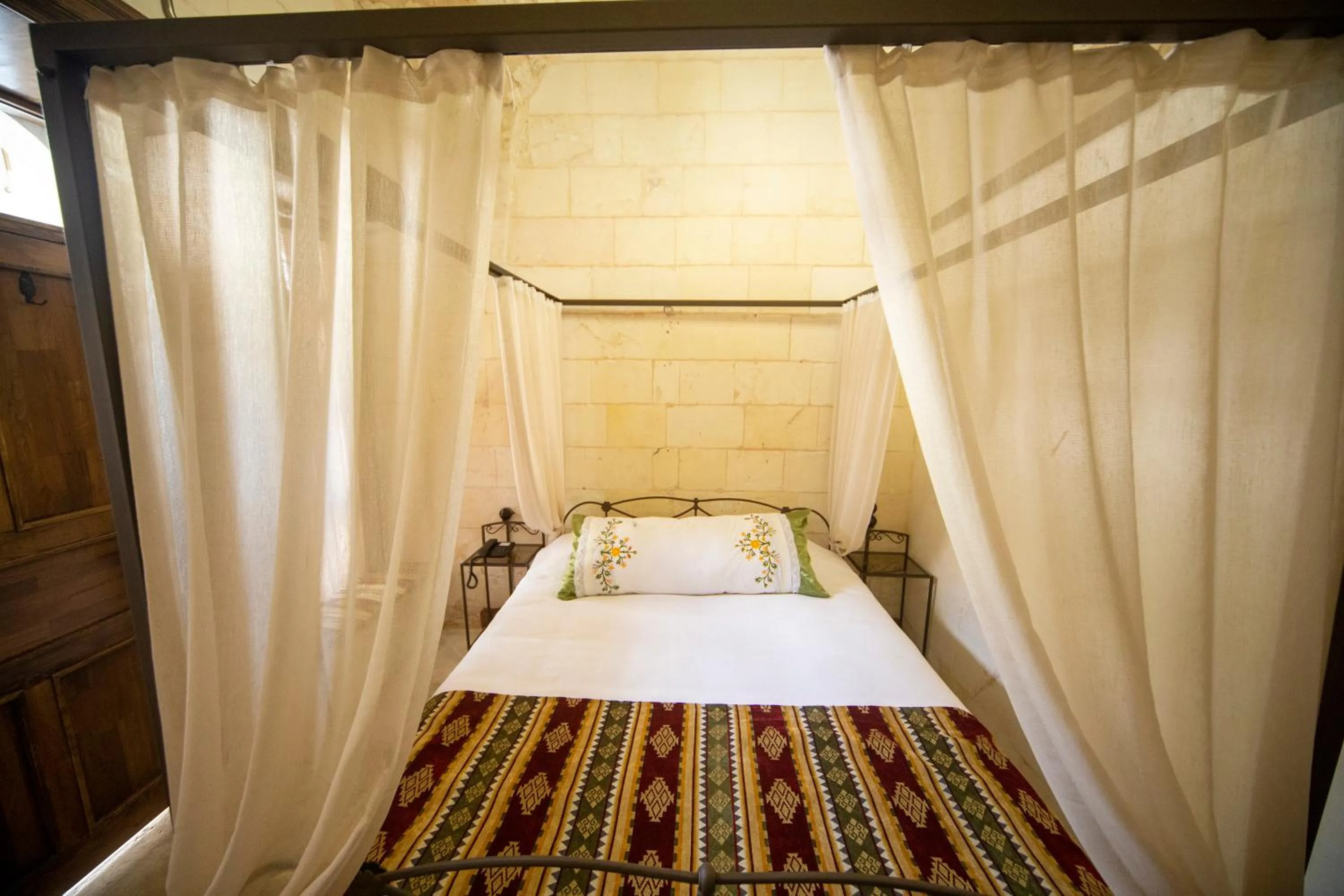 Bed in Hayatlı Konak