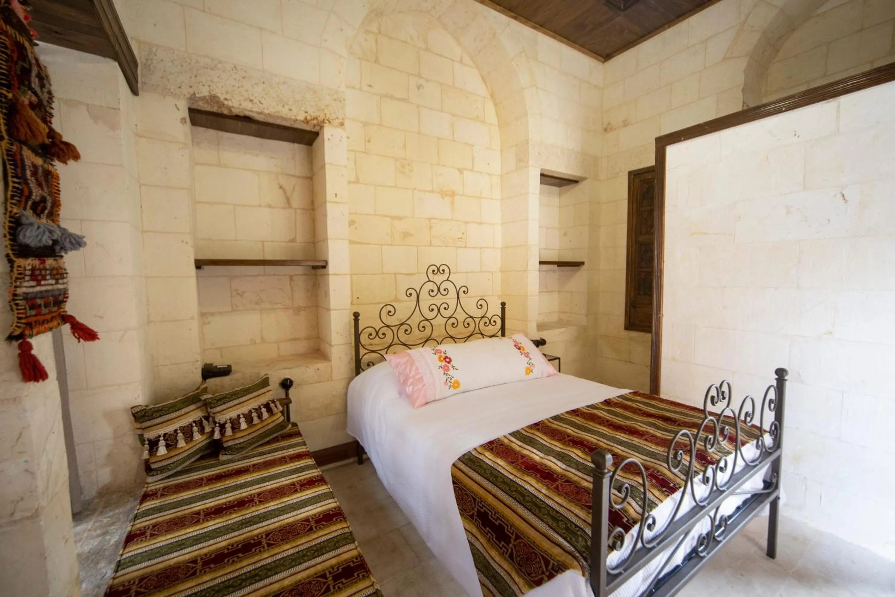 Bed in Hayatlı Konak