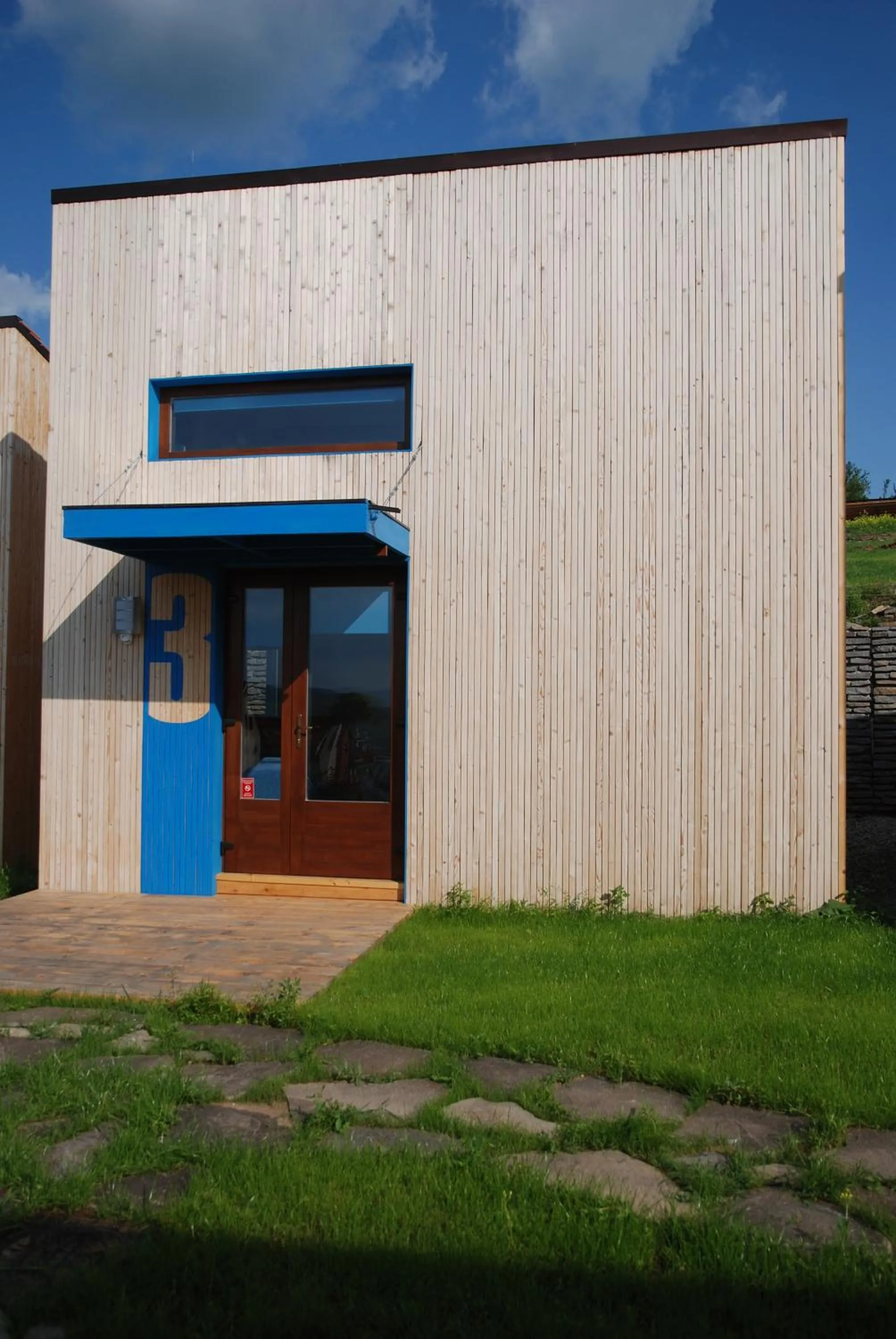 Facade/entrance in Bungalouri Horizont
