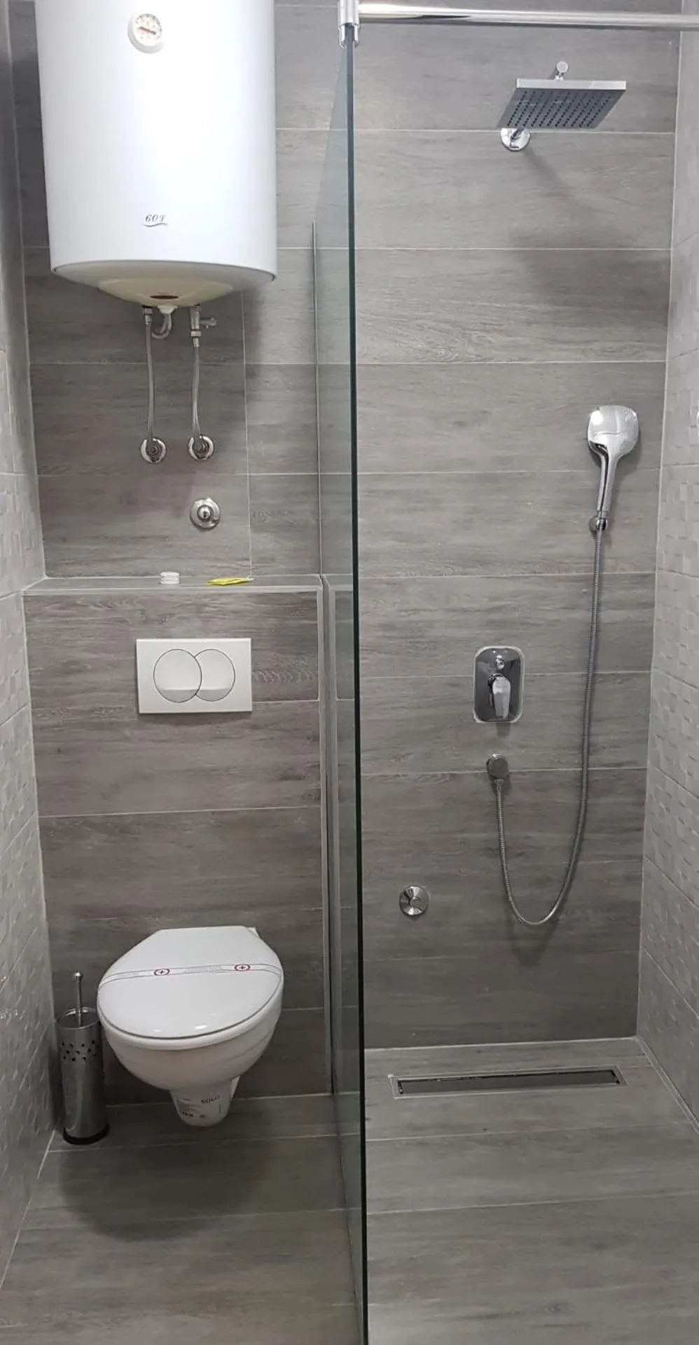 Shower in Domador Rooms & Apartments