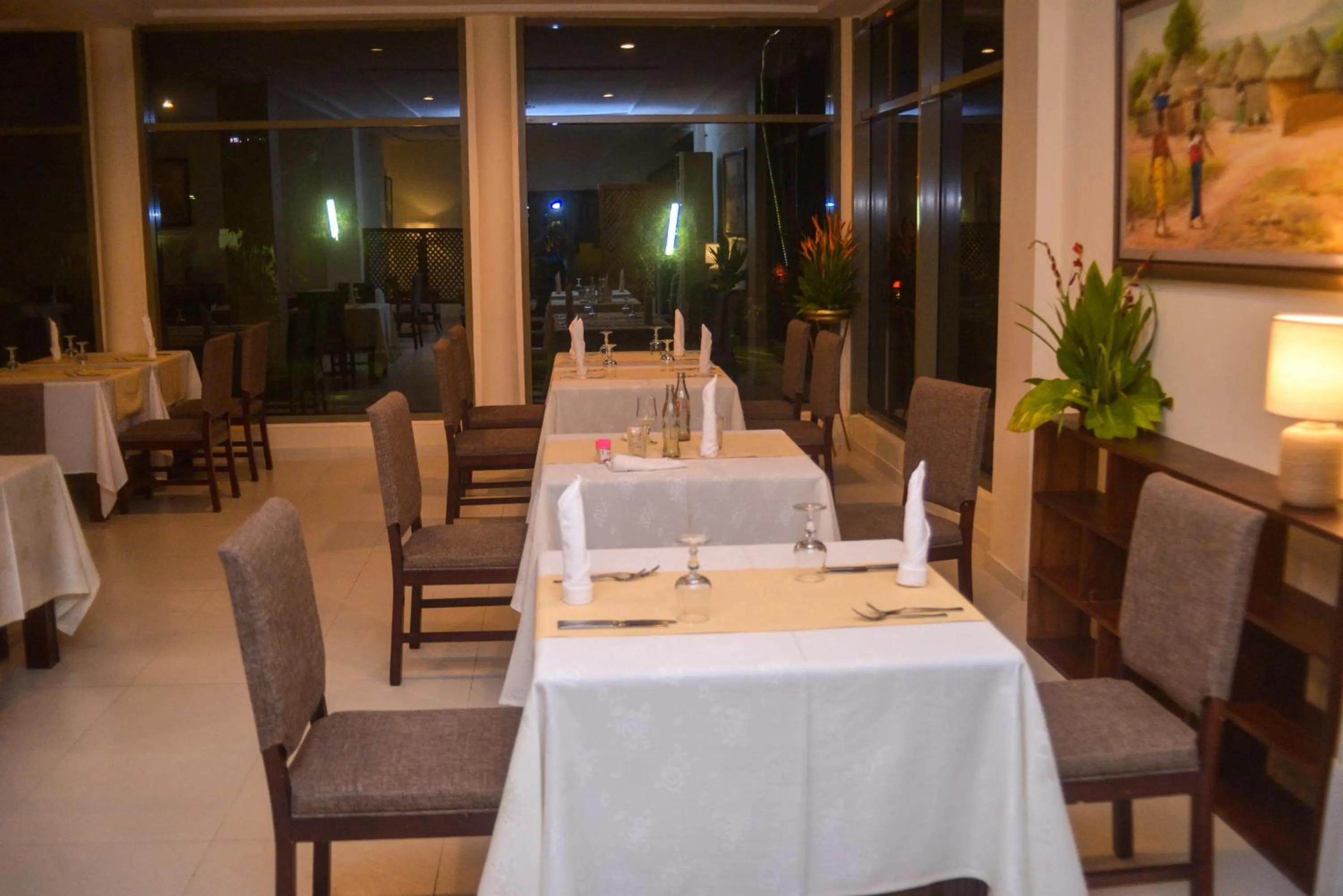 Restaurant/places to eat in Hôtel Sancta Maria