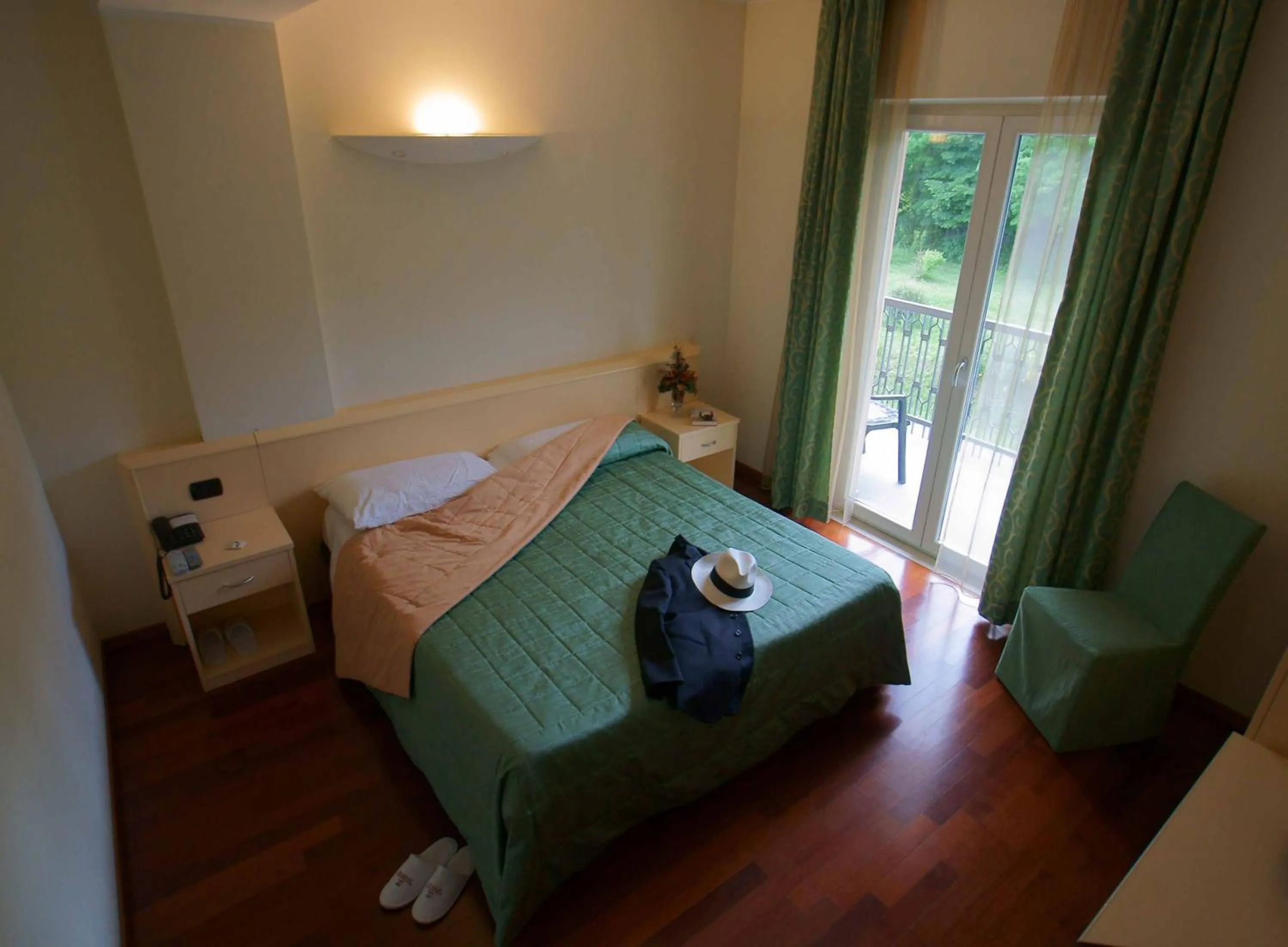 Mountain view, Bed in Caprice