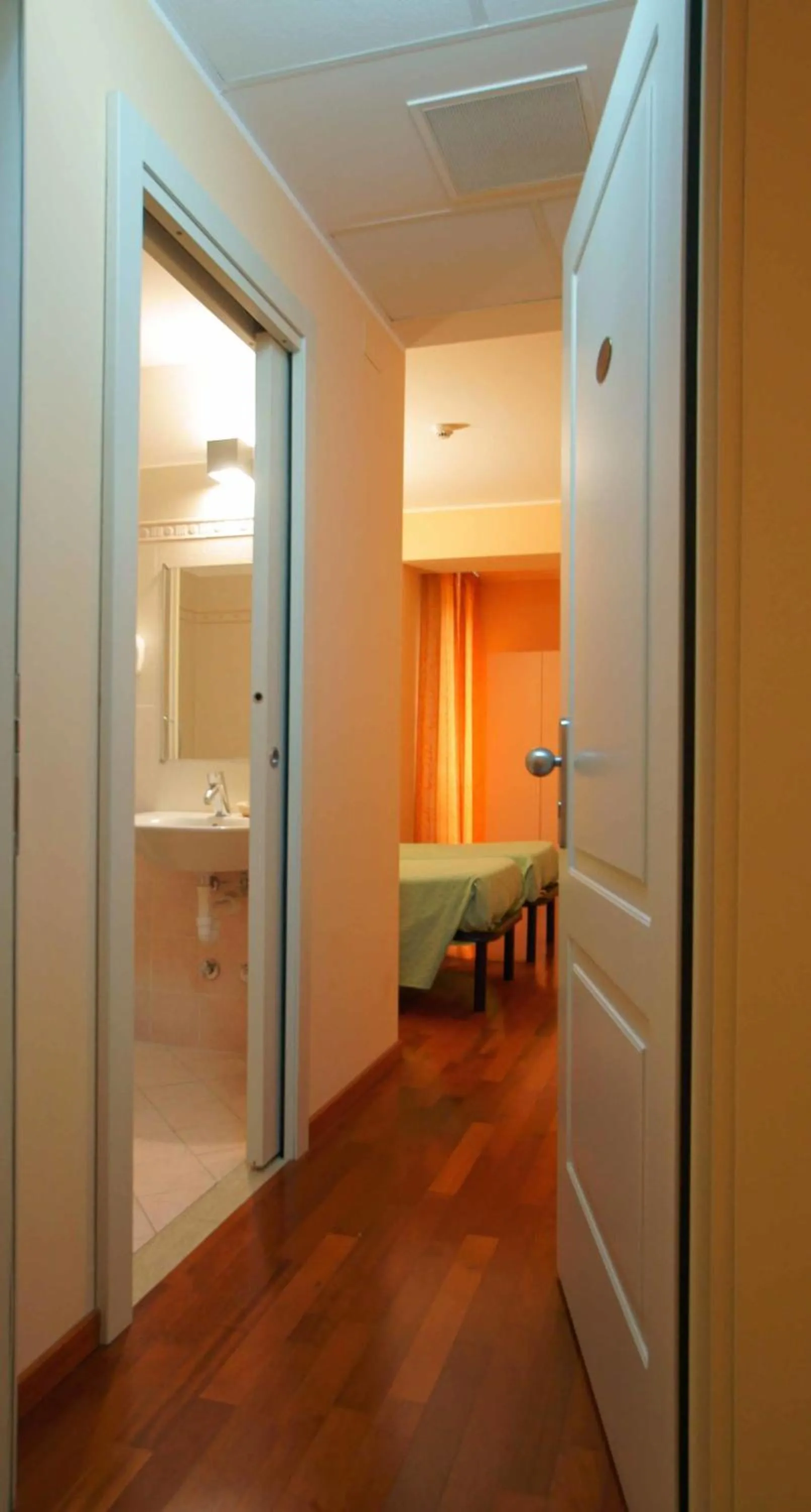 Bathroom, Bed in Caprice