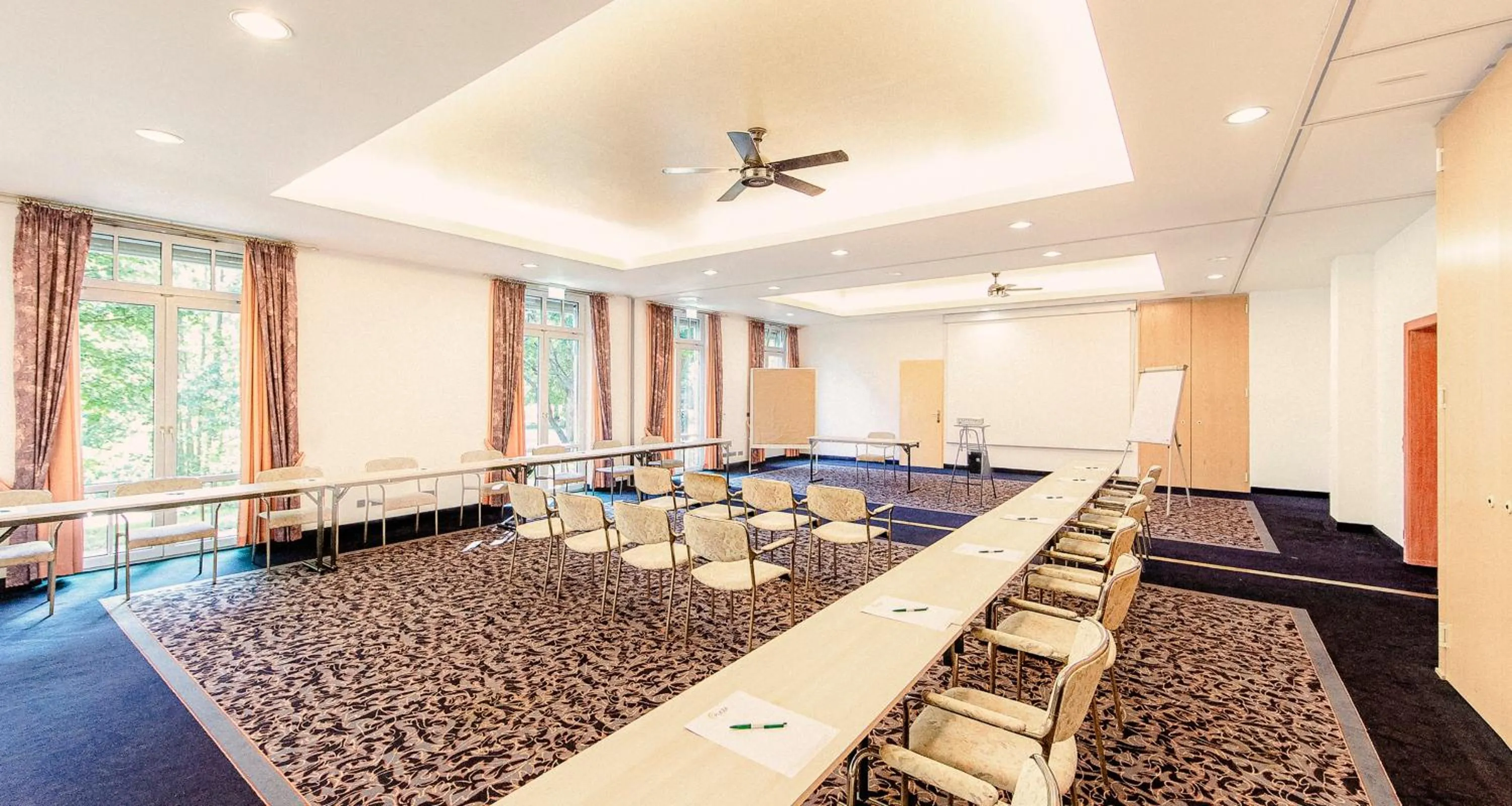 Meeting/conference room in PLAZA Premium Parkhotel Norderstedt