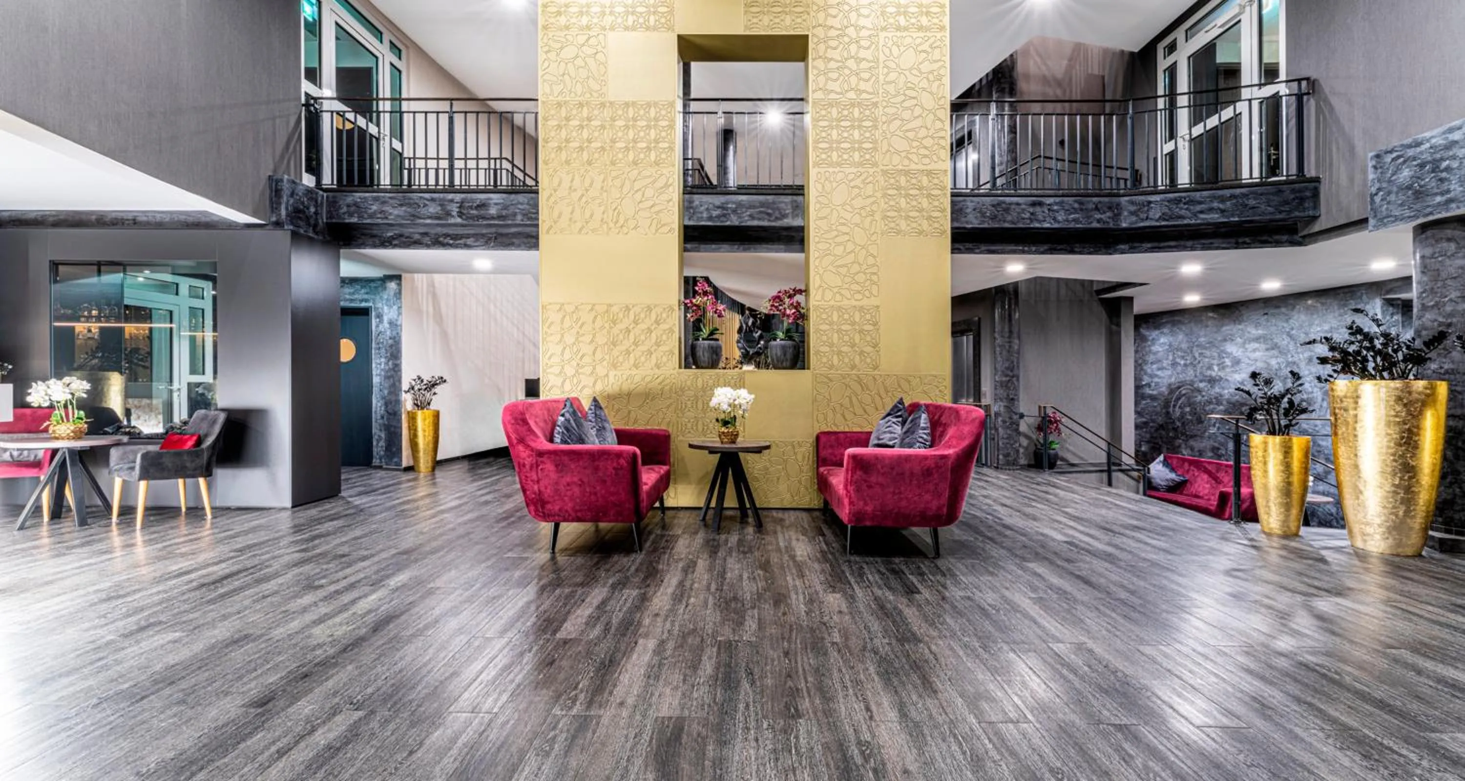 Lobby or reception in PLAZA Premium Parkhotel Norderstedt