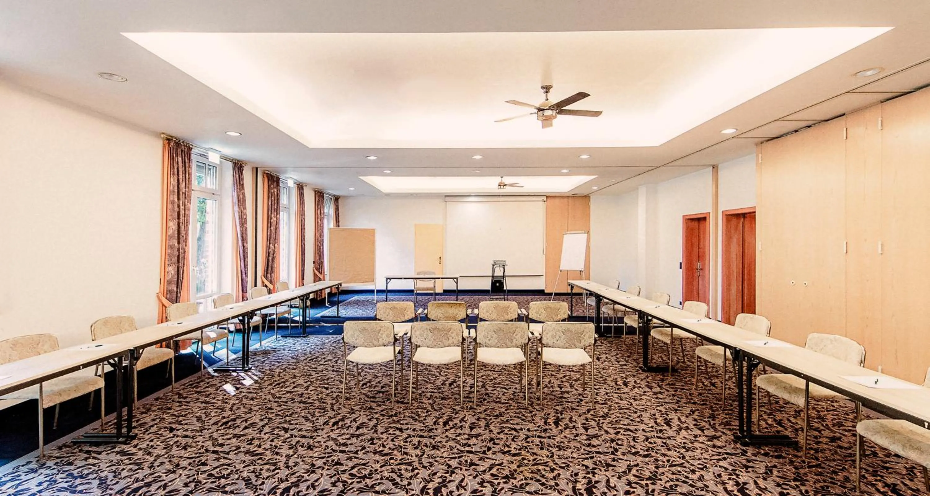 Meeting/conference room in PLAZA Premium Parkhotel Norderstedt