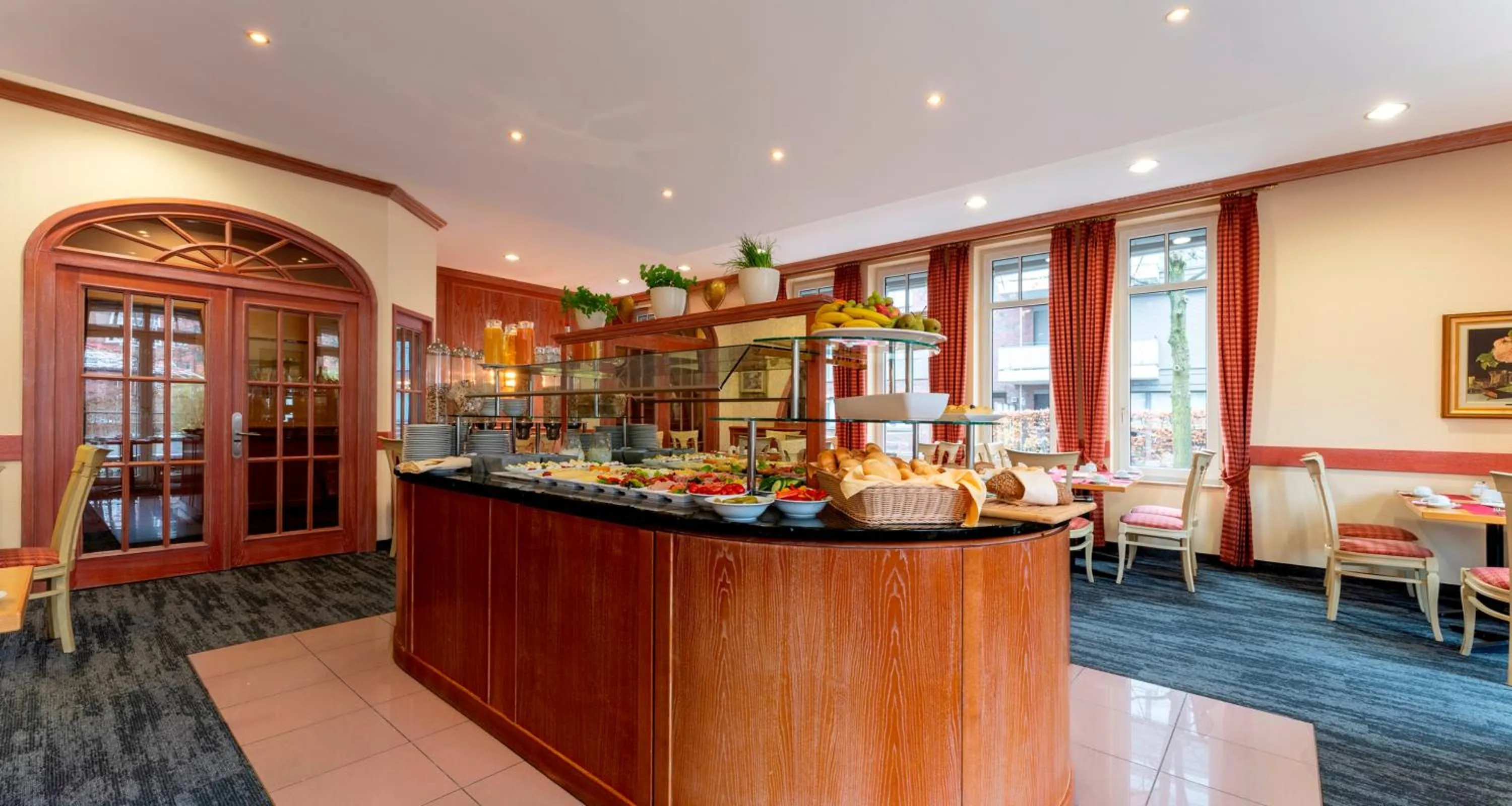 Buffet breakfast in PLAZA Premium Parkhotel Norderstedt
