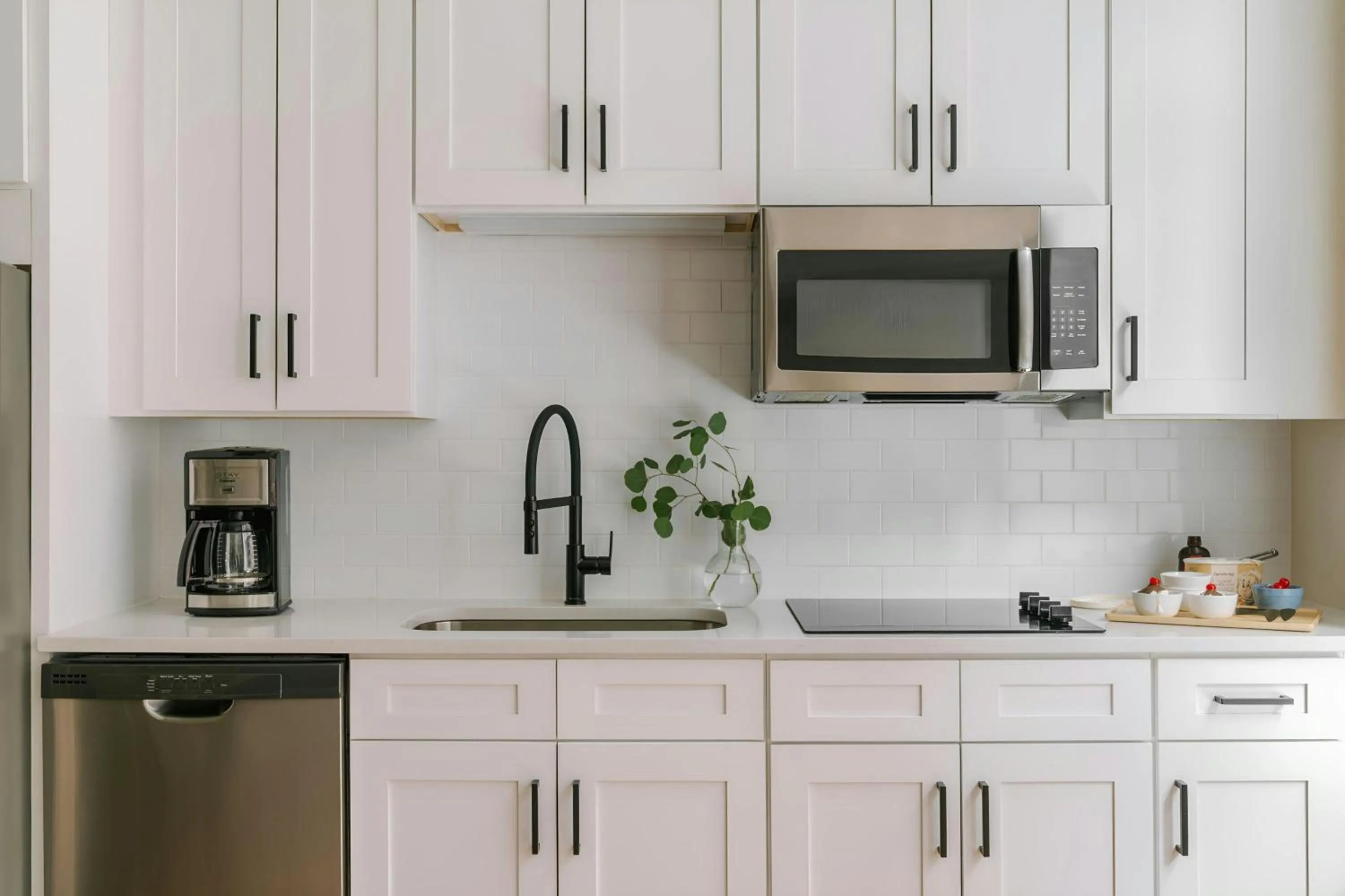 Kitchen or kitchenette in Sonder by Marriott Bonvoy Jewelers Row Apartments Millenium Park