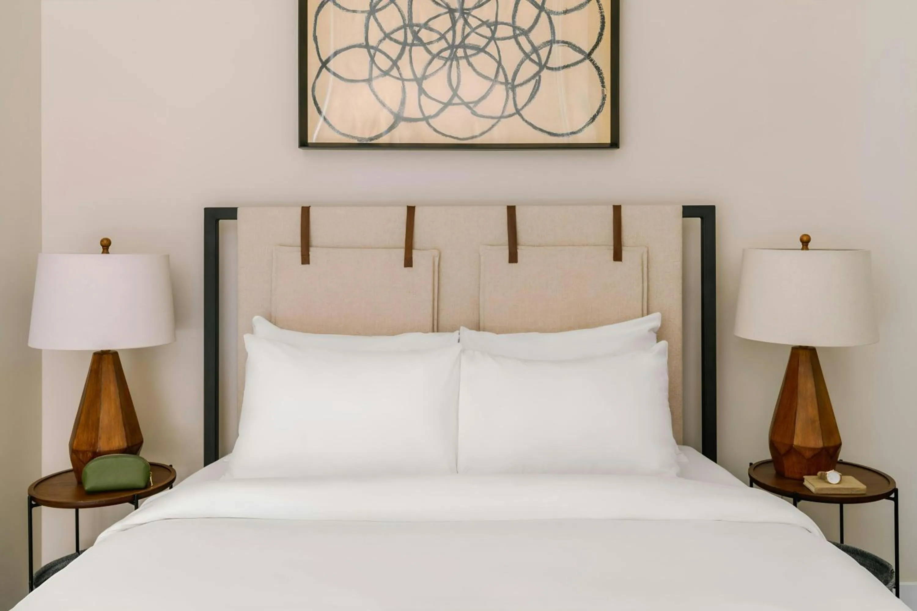 Bedroom, Bed in Sonder by Marriott Bonvoy Jewelers Row Apartments Millenium Park