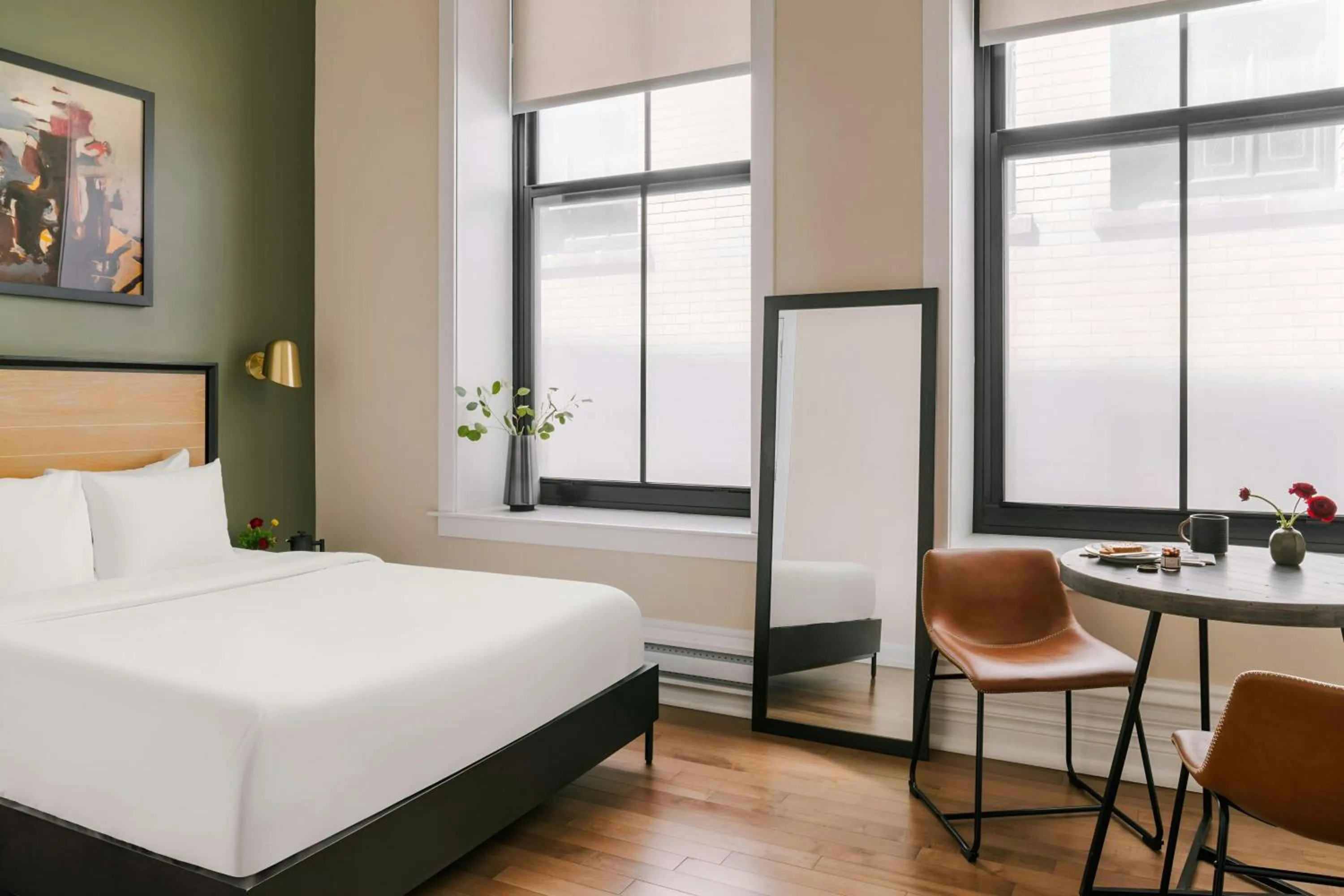 Bedroom, Bed in Sonder by Marriott Bonvoy Jewelers Row Apartments Millenium Park