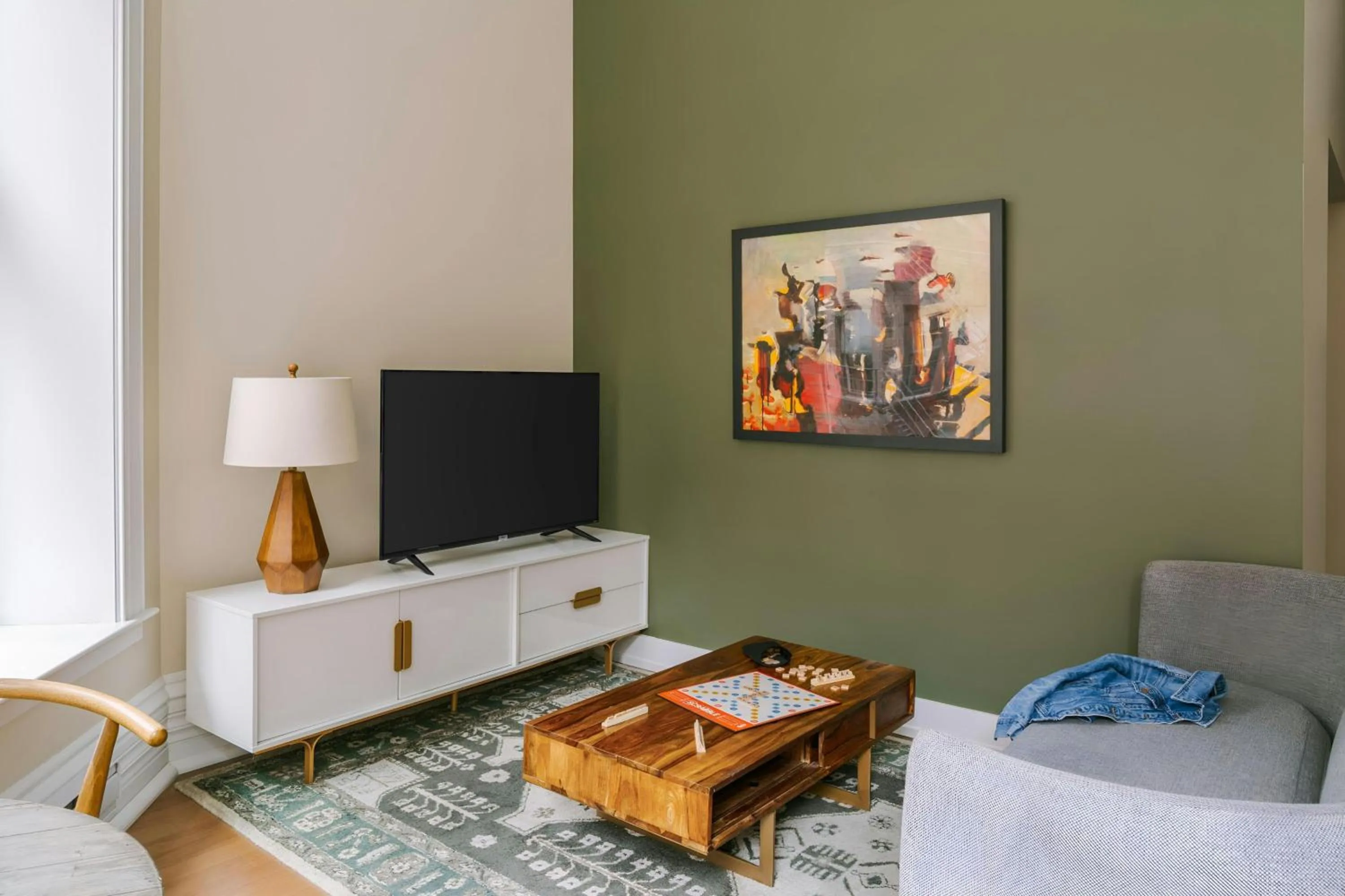 Living room in Sonder by Marriott Bonvoy Jewelers Row Apartments Millenium Park