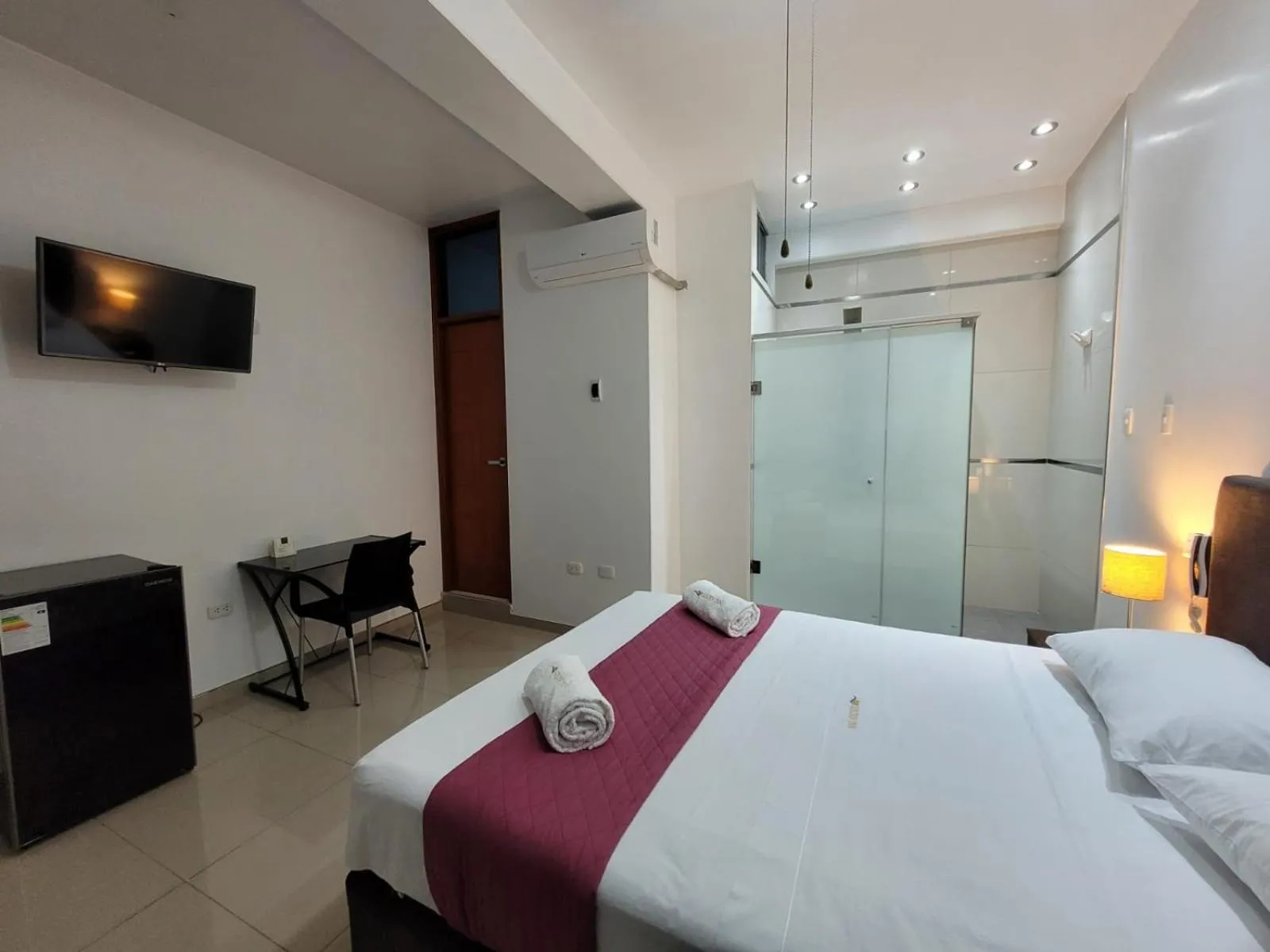 Photo of the whole room, Bed in GOLDEN SKY