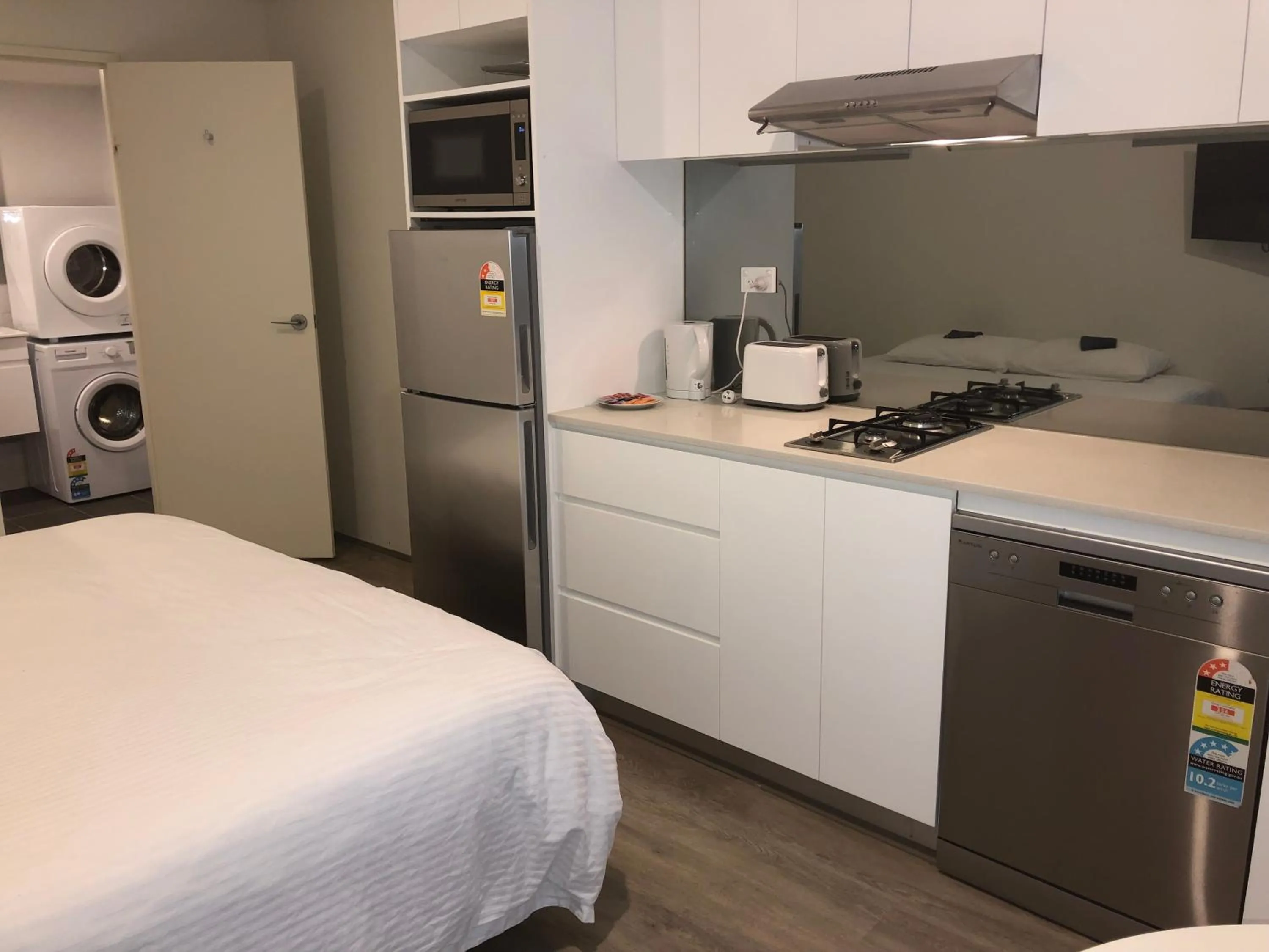 Kitchen or kitchenette, Bed in Bondi Beach Studios Suite