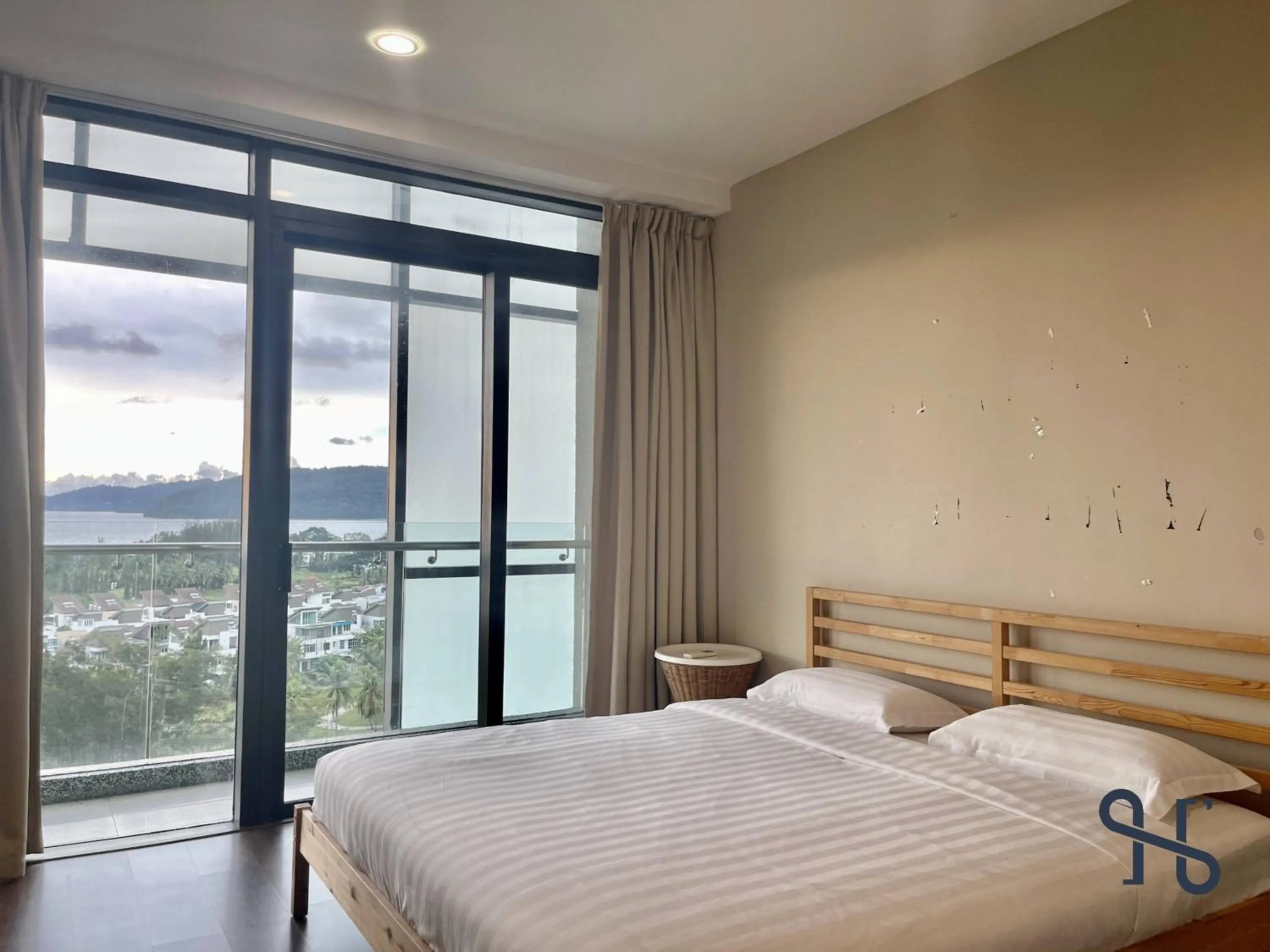 Bedroom, Bed in Homesuite' Home at Riverson Soho