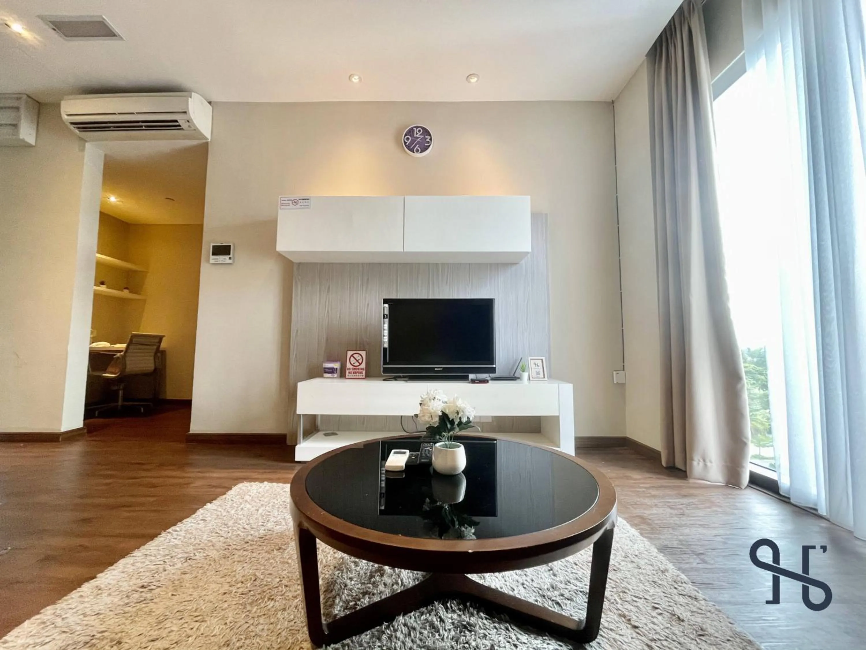 Living room in Homesuite' Home at Riverson Soho