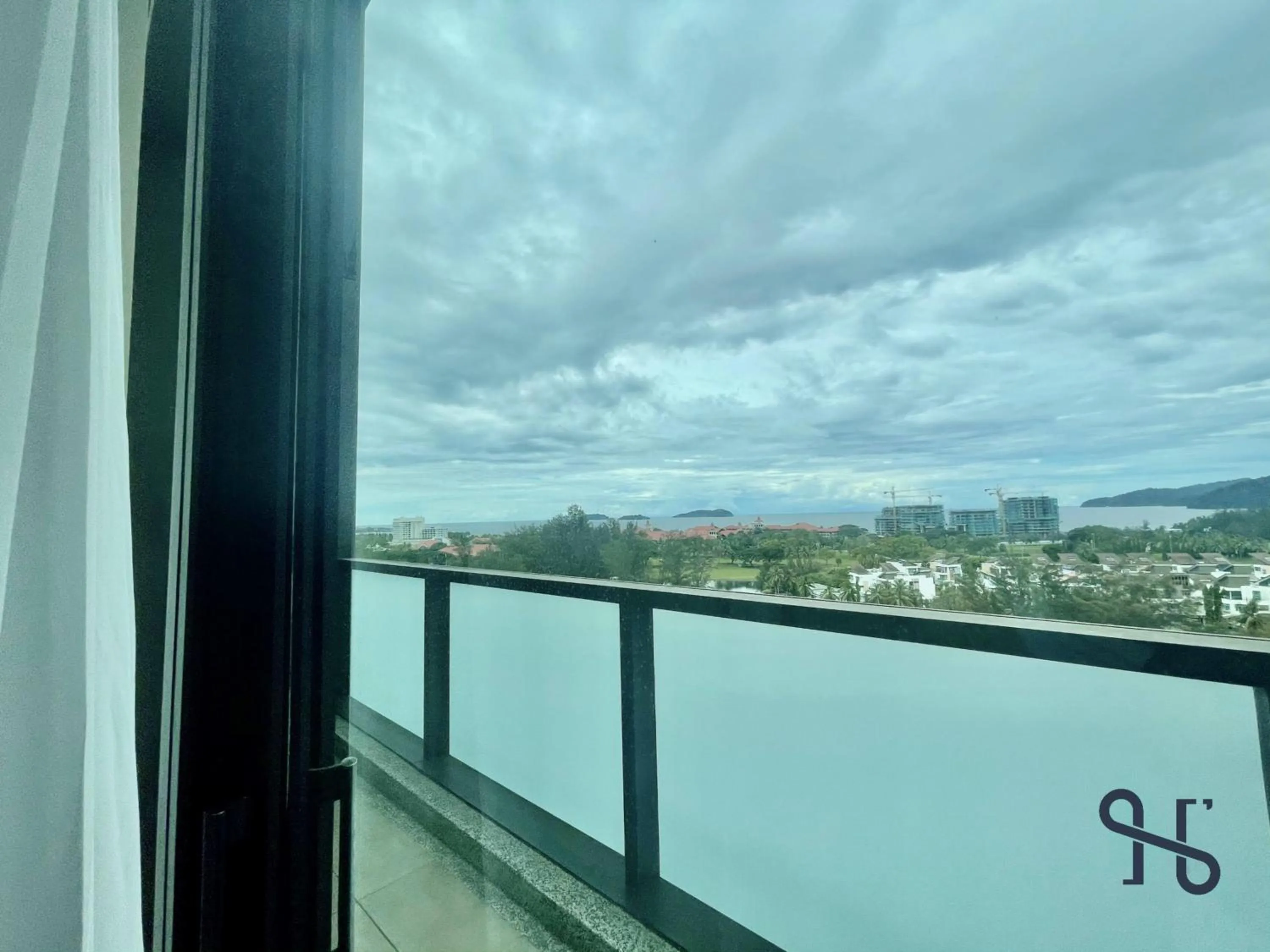 Balcony/Terrace in Homesuite' Home at Riverson Soho