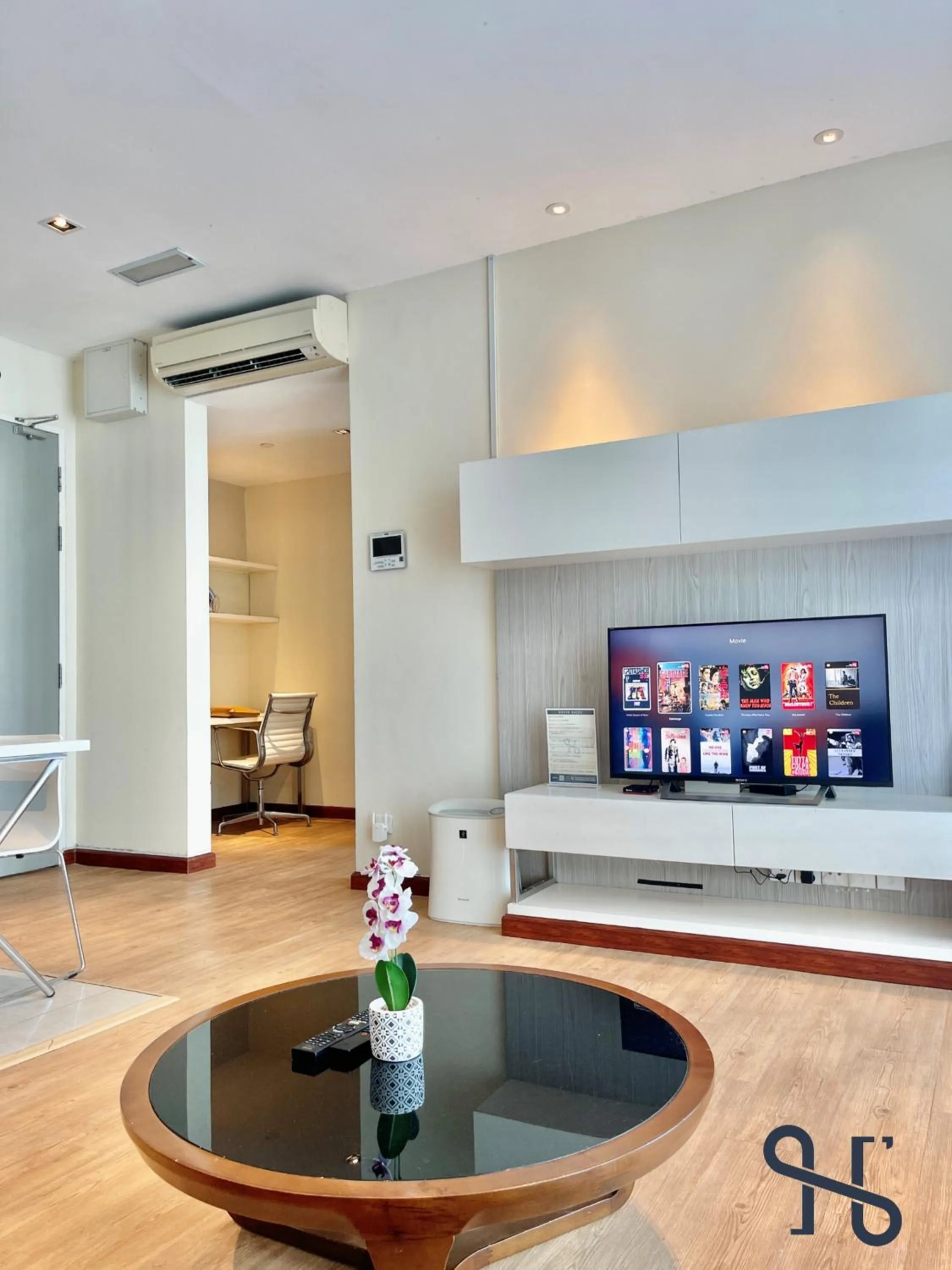 TV and multimedia in Homesuite' Home at Riverson Soho