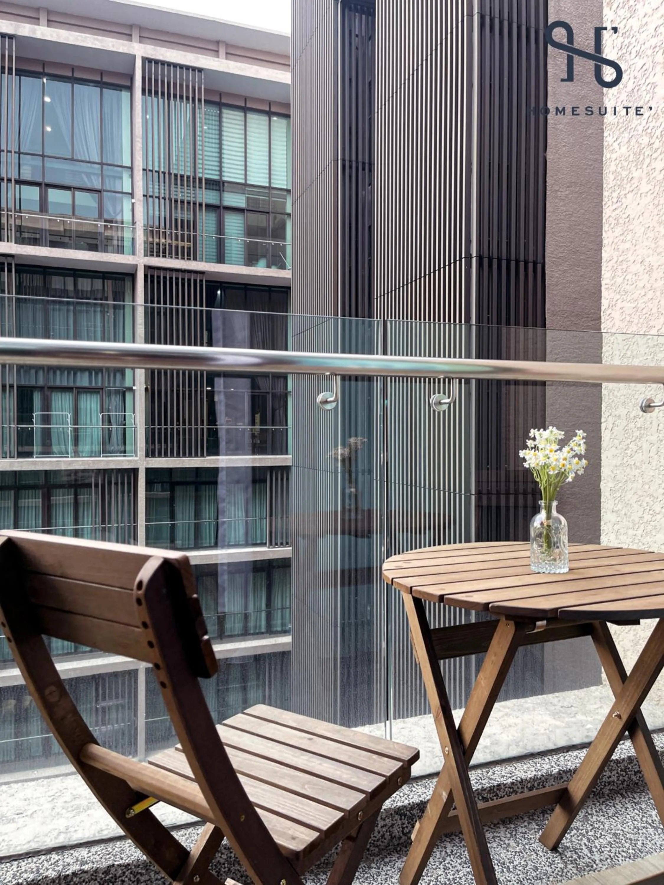 Balcony/Terrace in Homesuite' Home at Riverson Soho