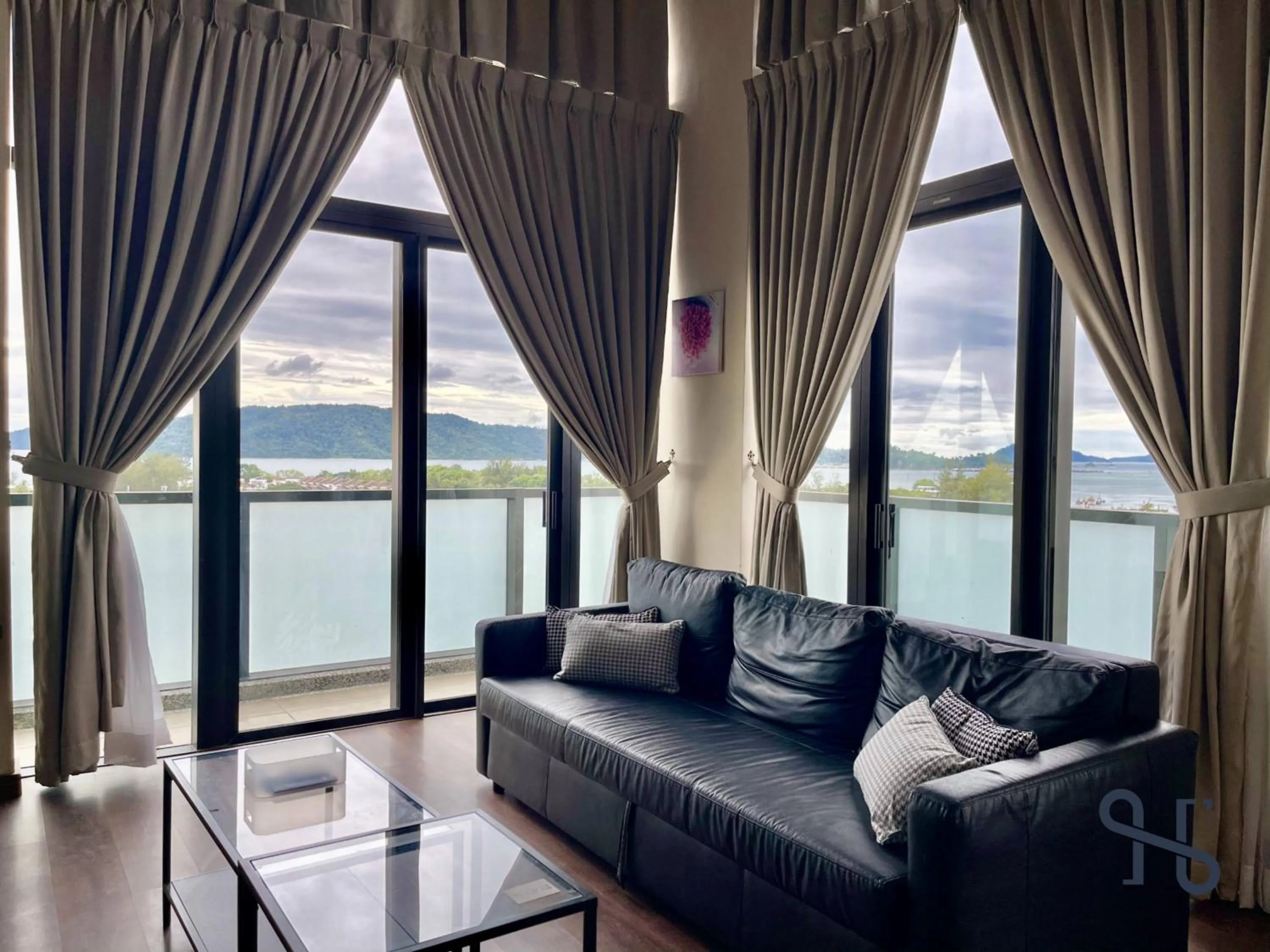 Living room in Homesuite' Home at Riverson Soho