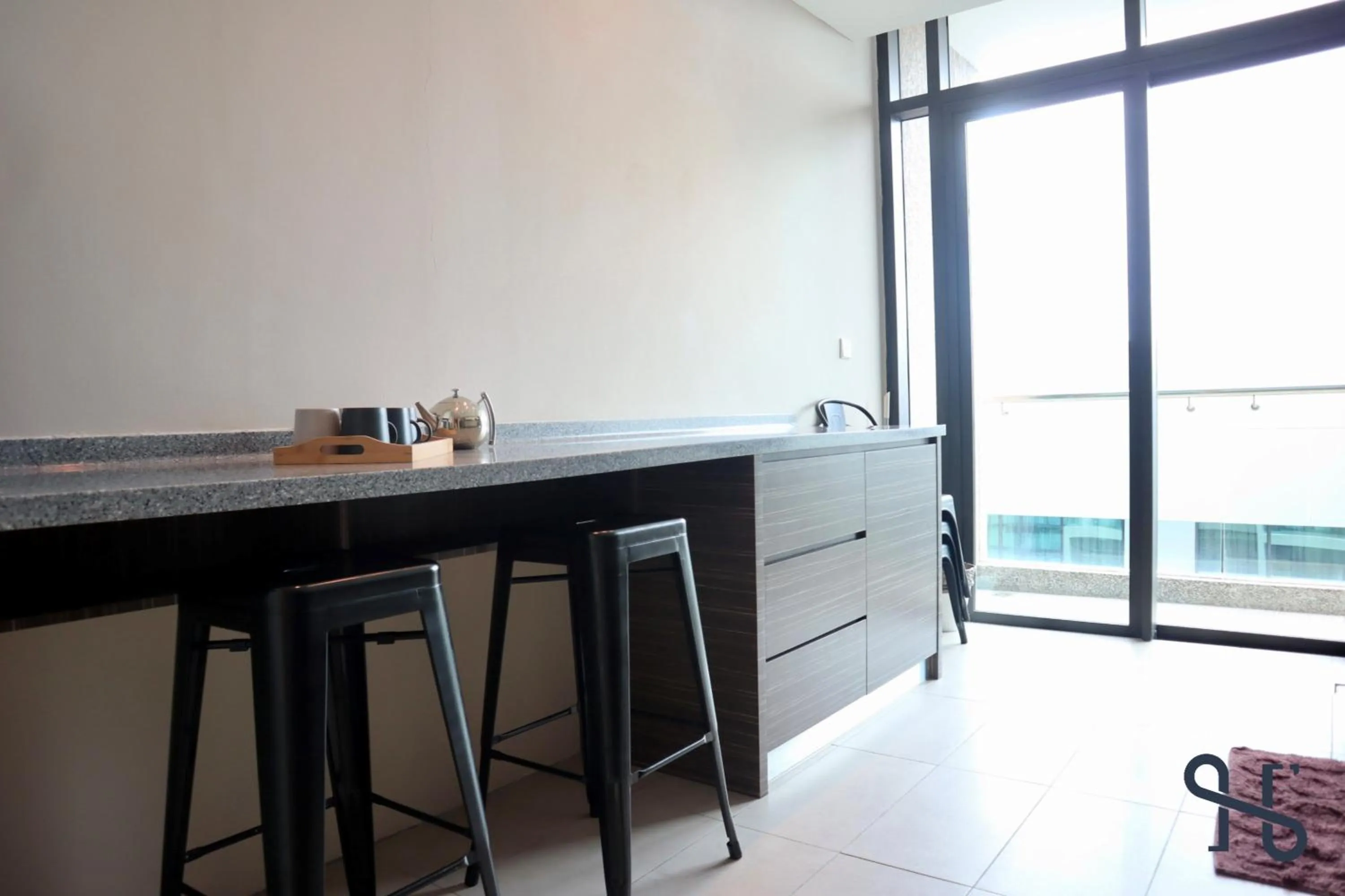 Kitchen or kitchenette in Homesuite' Home at Riverson Soho