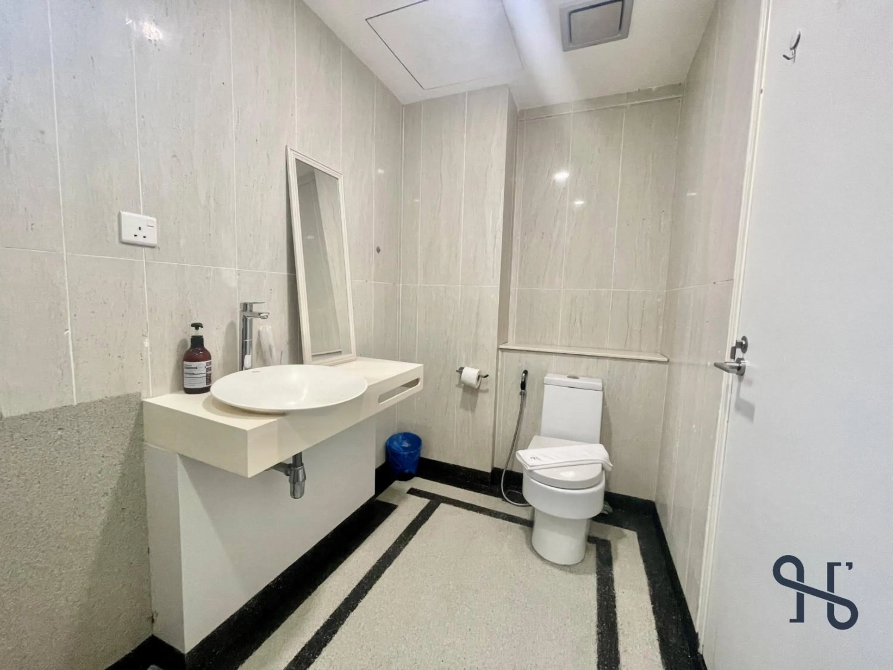 Bathroom in Homesuite' Home at Riverson Soho