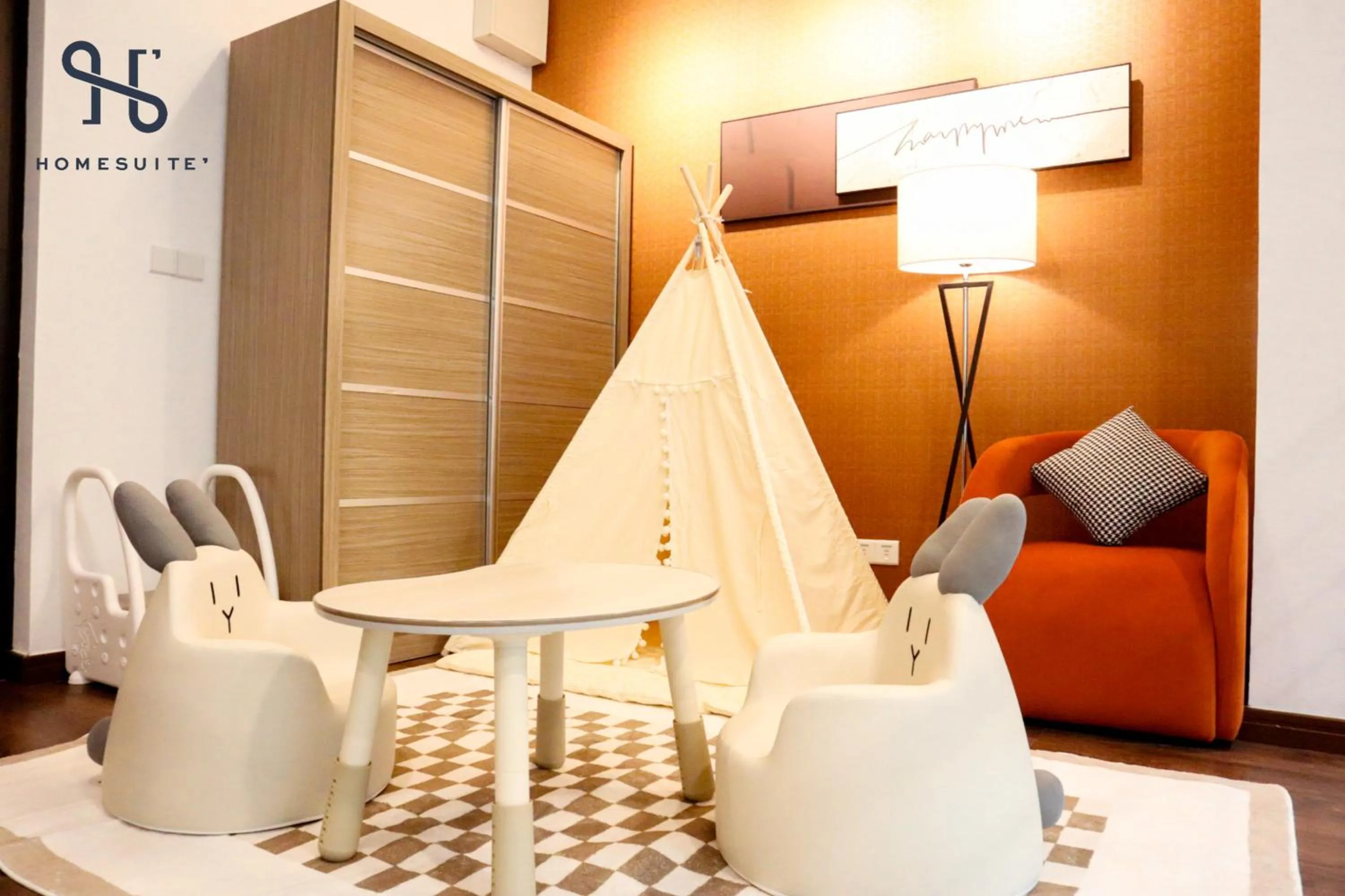 Seating area in Homesuite' Home at Riverson Soho