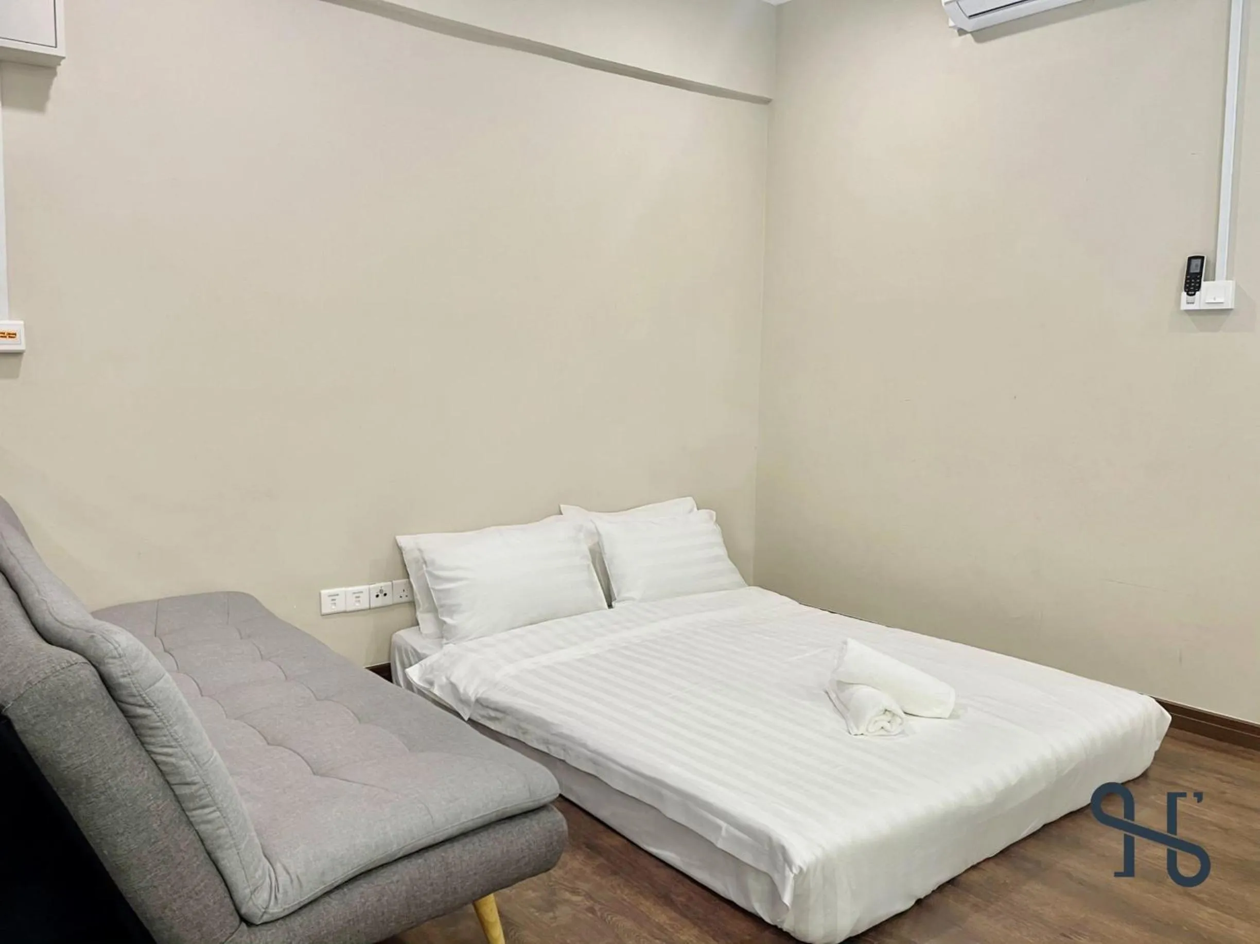 Bedroom, Bed in Homesuite' Home at Riverson Soho