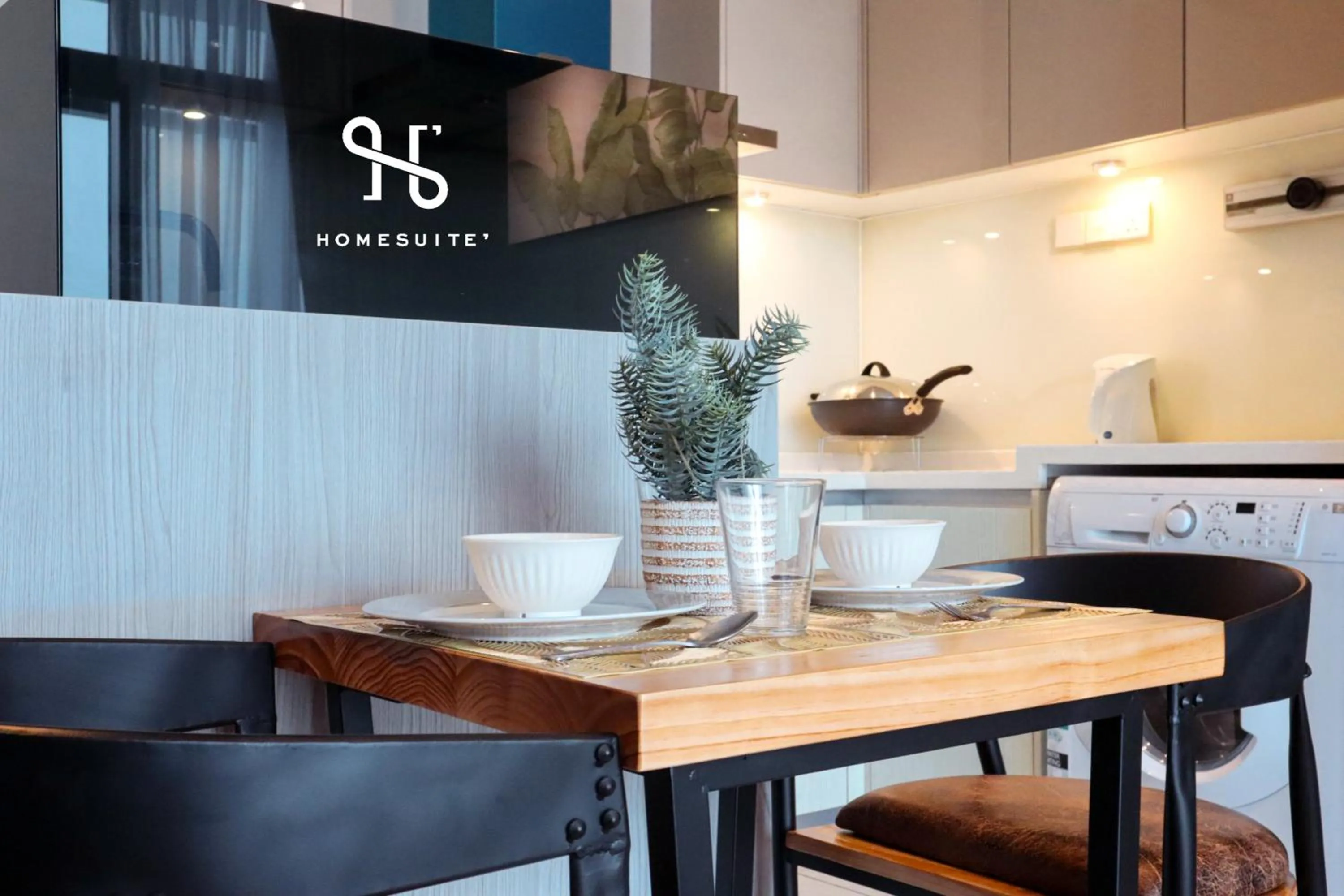 Dining area in Homesuite' Home at Riverson Soho