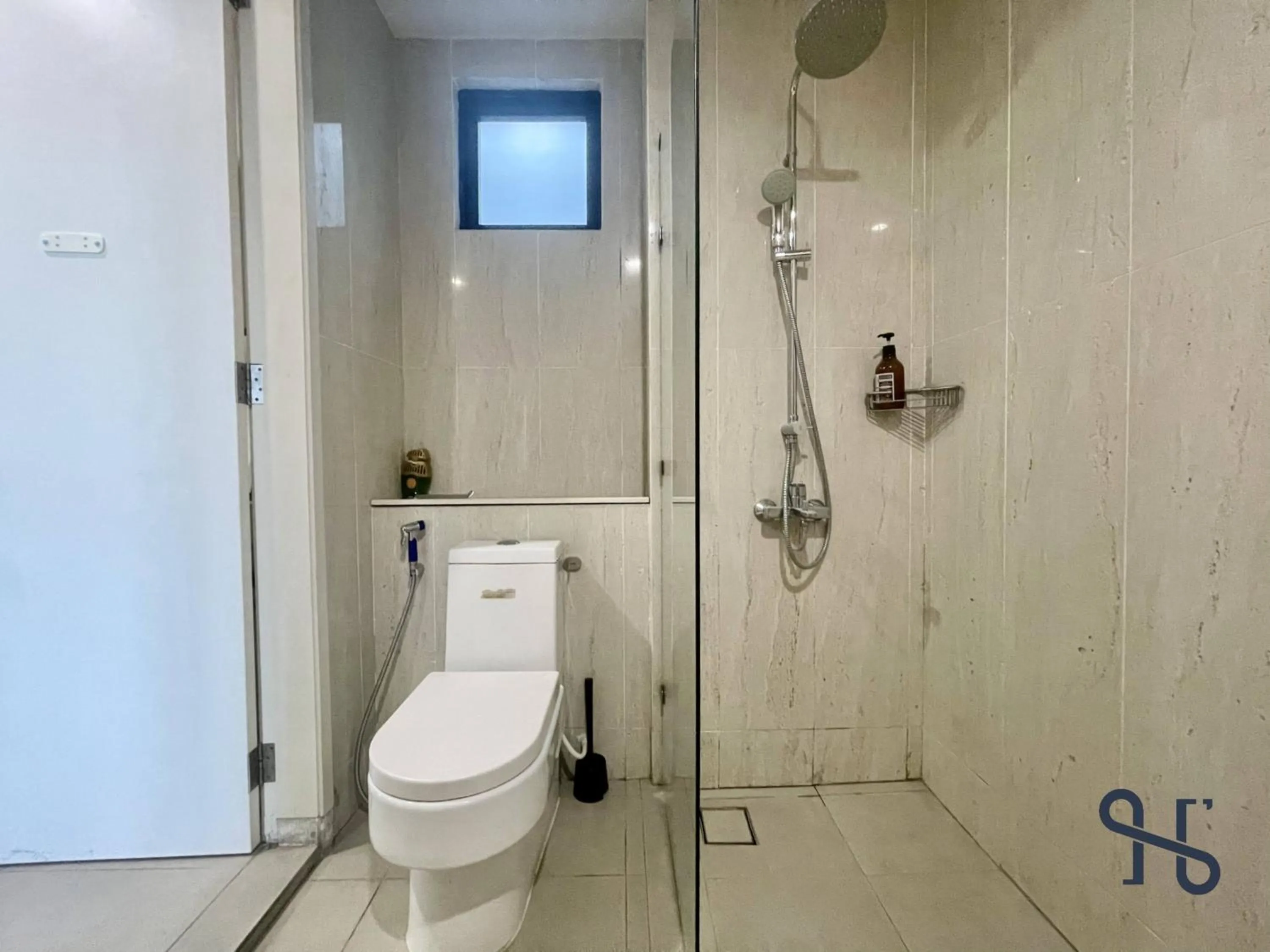 Bathroom in Homesuite' Home at Riverson Soho