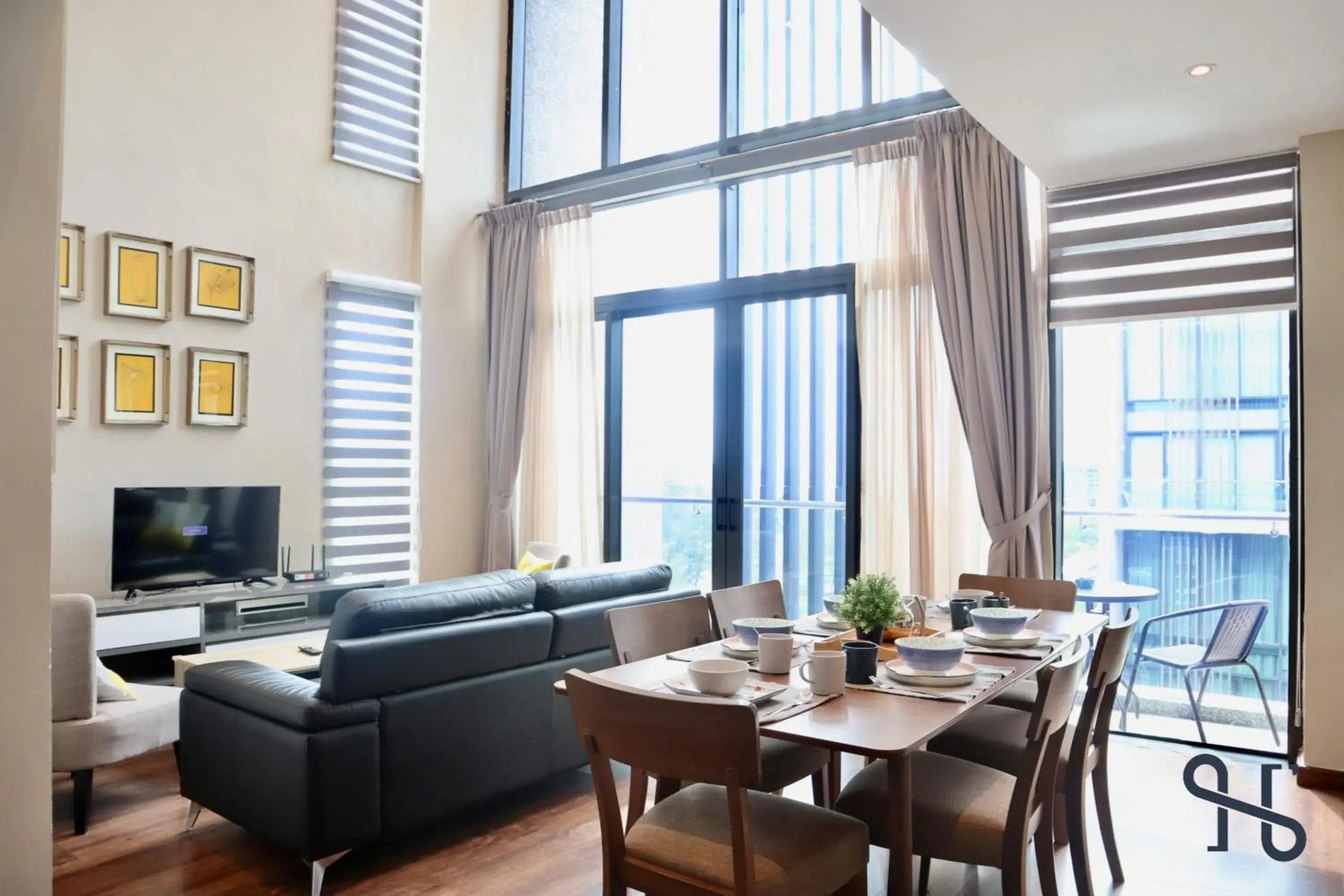 Duplex Apartment in Homesuite' Home at Riverson Soho Duplex Apartment in Homesuite' Home at Riverson Soho