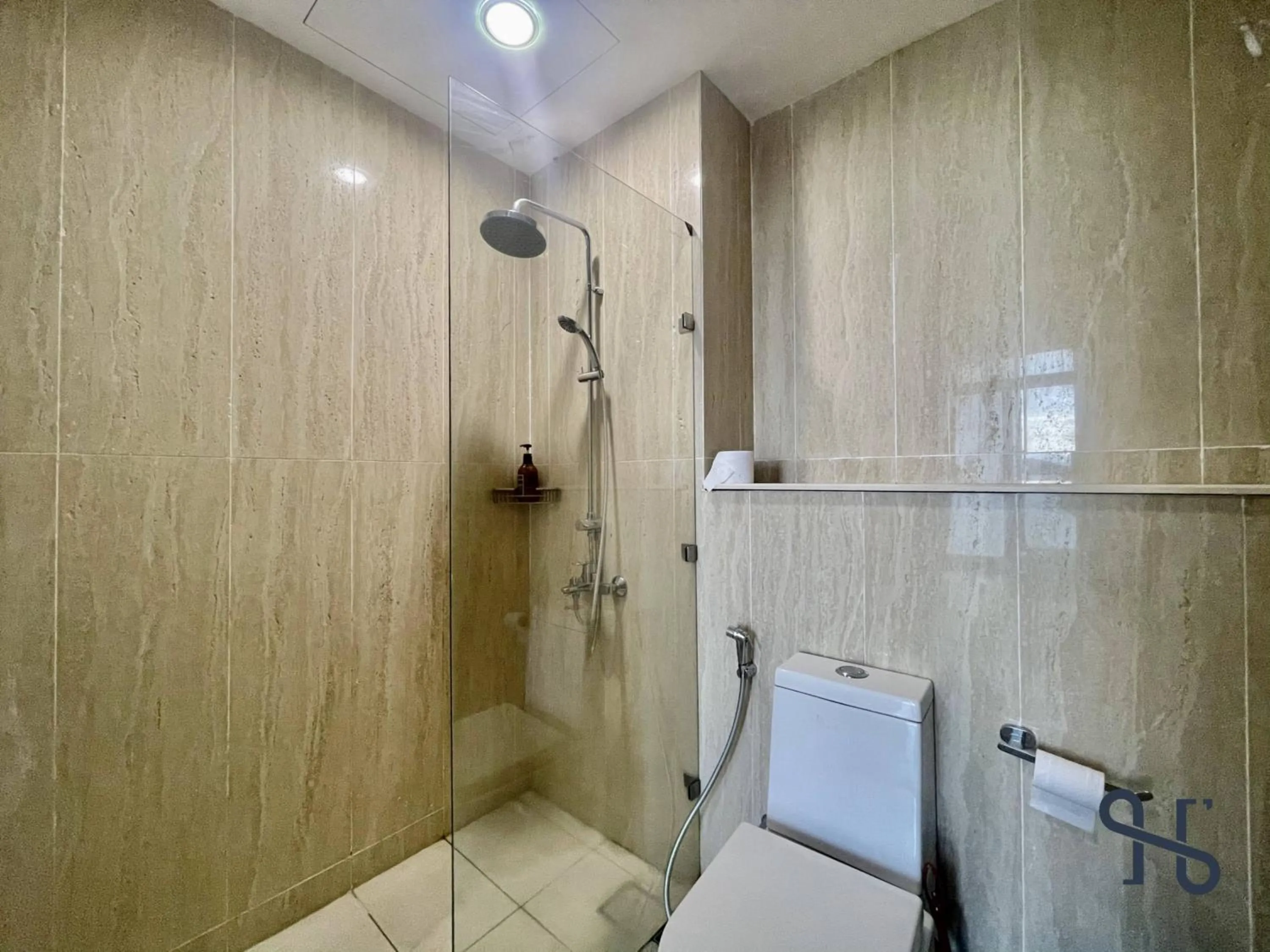 Bathroom in Homesuite' Home at Riverson Soho