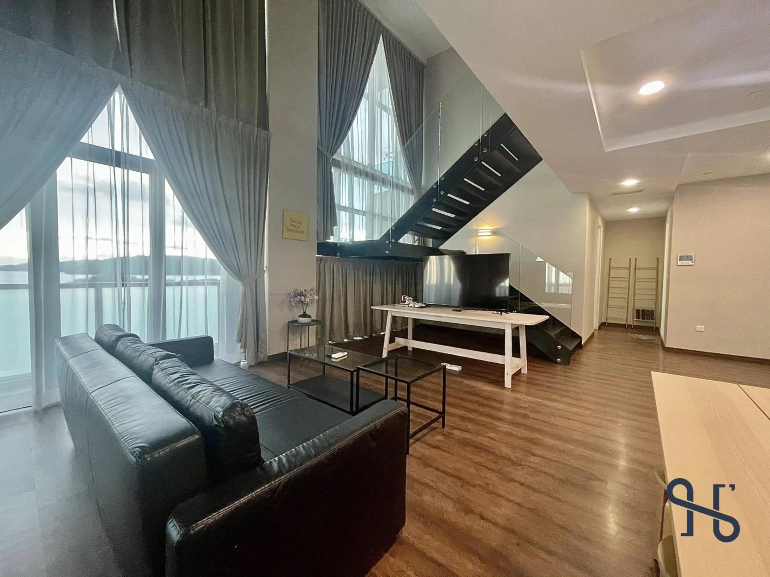 Living room, Bed in Homesuite' Home at Riverson Soho