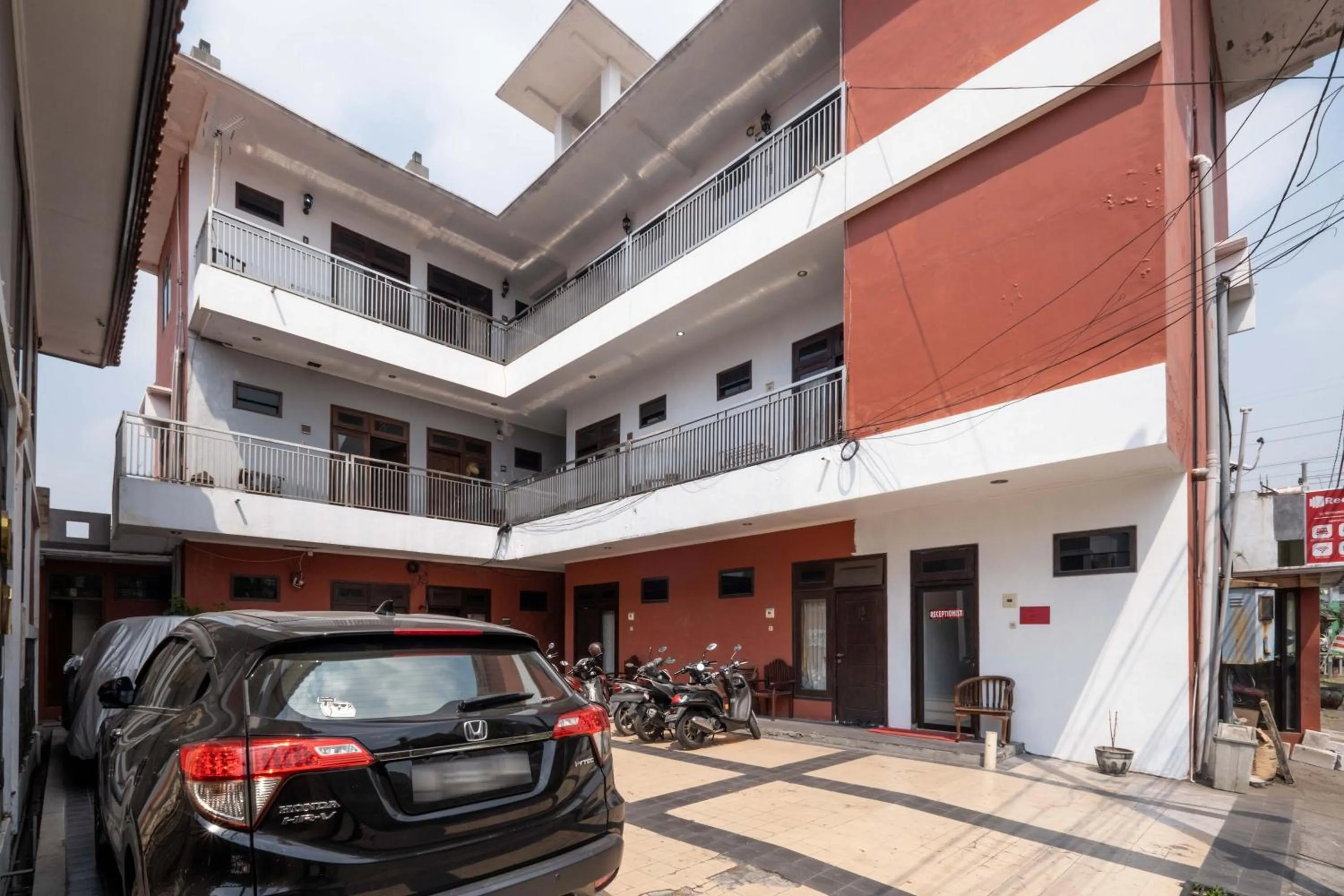 Property building in RedDoorz at Gunungsari Surabaya 2