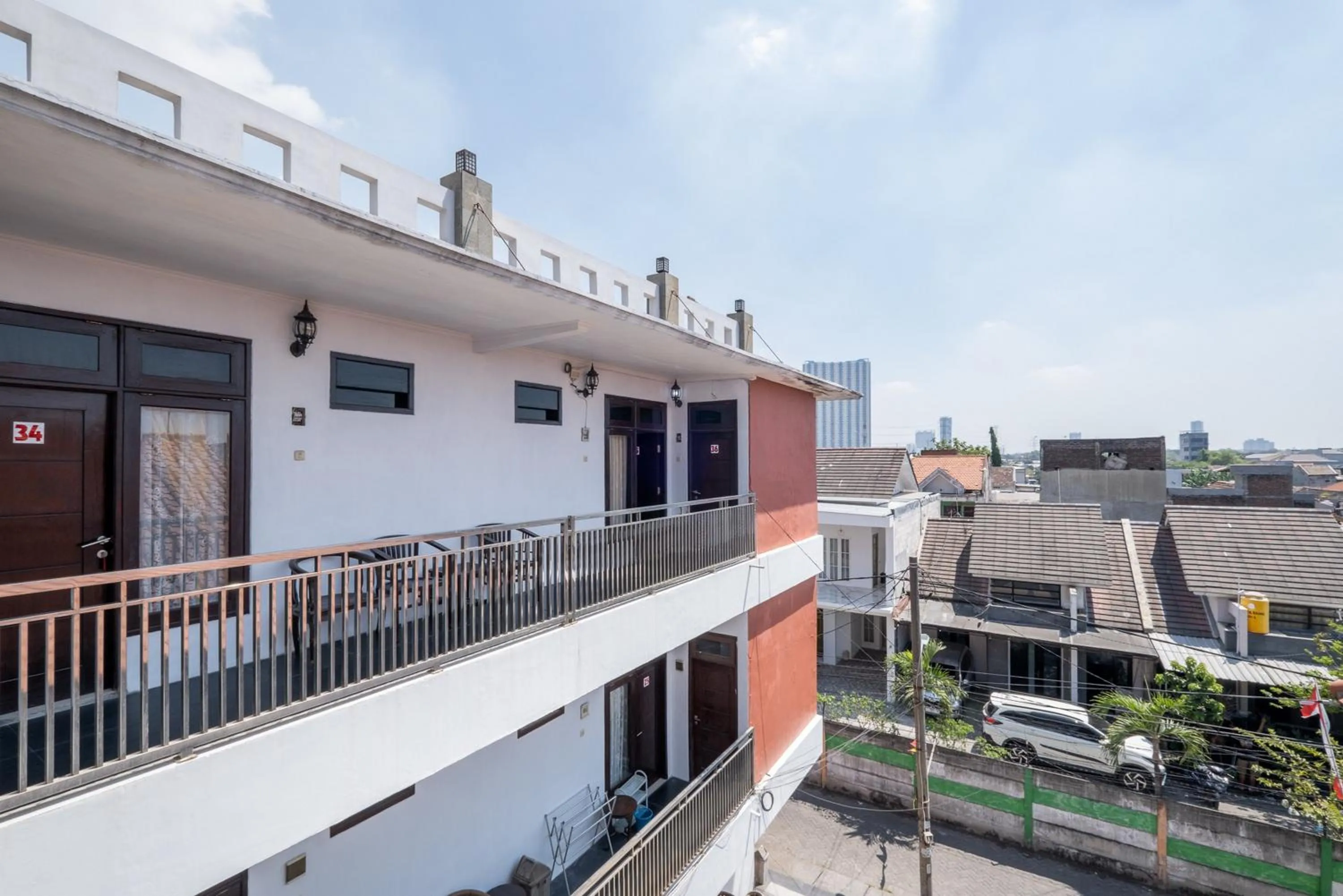 Property building in RedDoorz at Gunungsari Surabaya 2