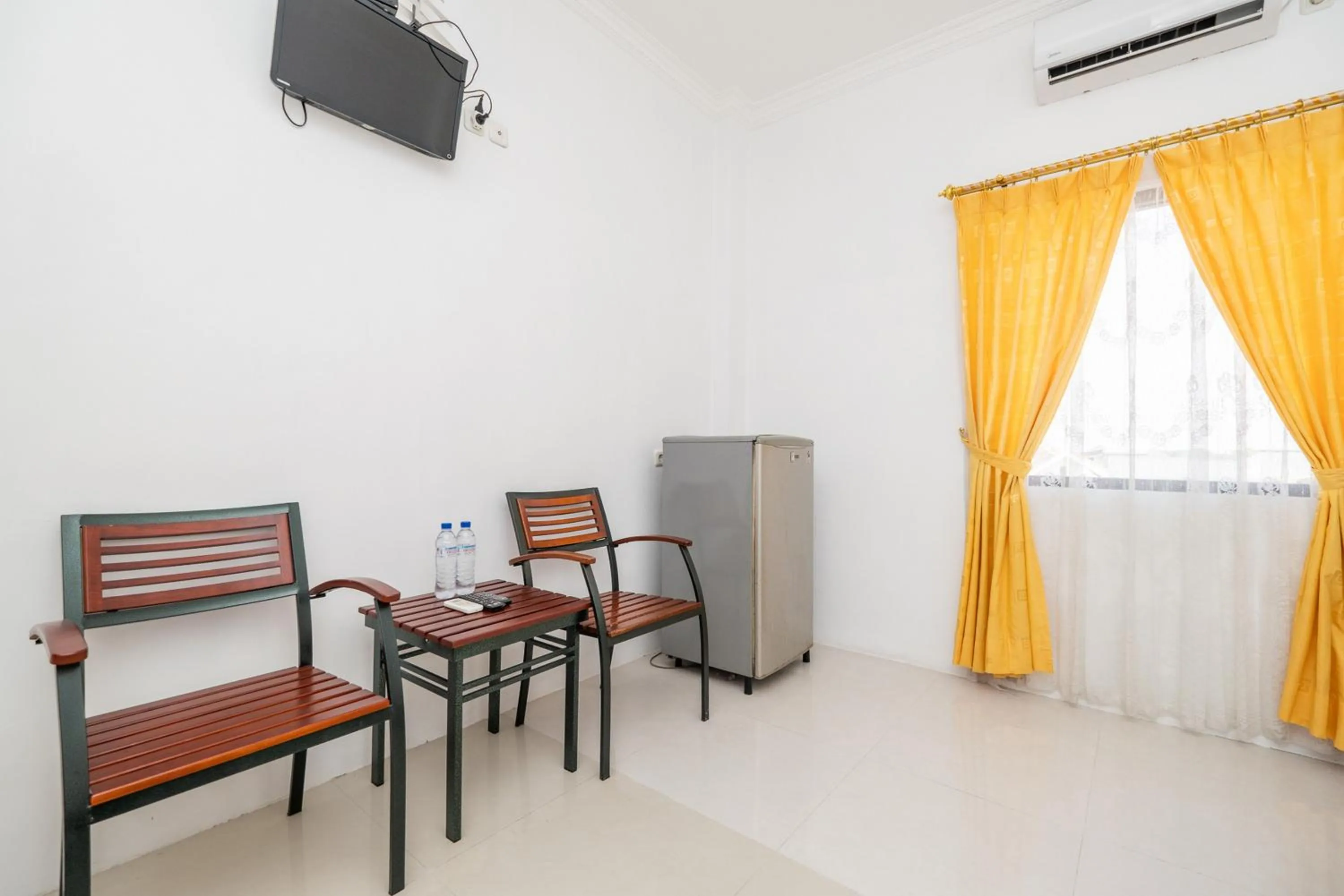 Bedroom in RedDoorz at Gunungsari Surabaya 2