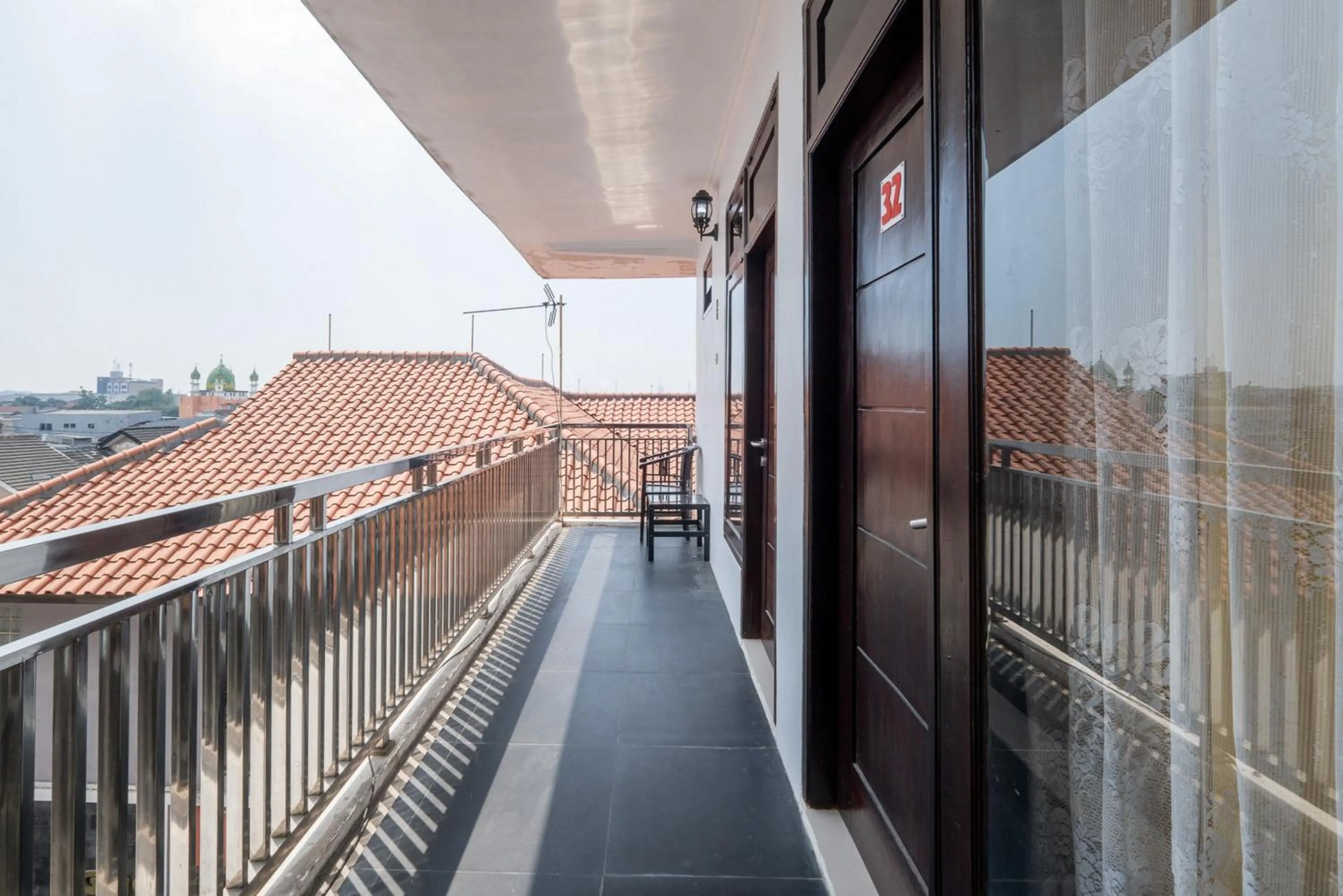 Property building in RedDoorz at Gunungsari Surabaya 2